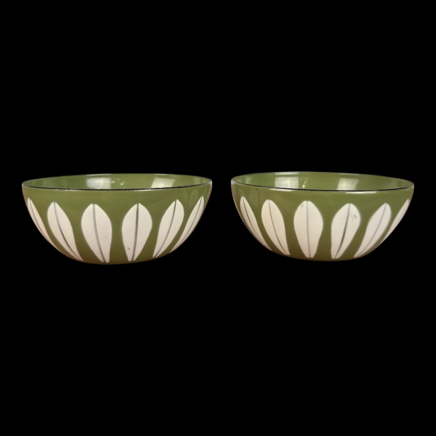 Pair of Cathrine Holm Bowl Avocado White Lotus Enamel Norway