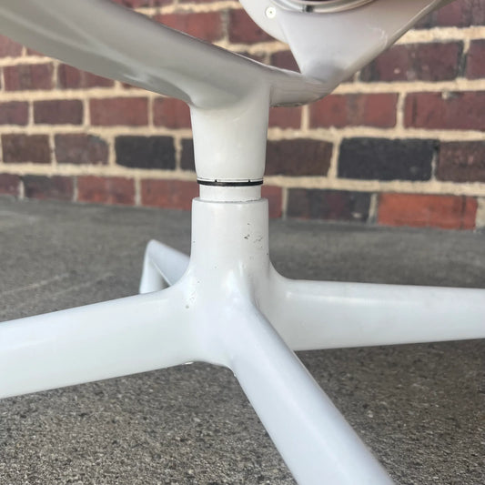 Pair of Eames Herman Miller Aluminum Group Lounge Chairs White Frames and Pink Fabric