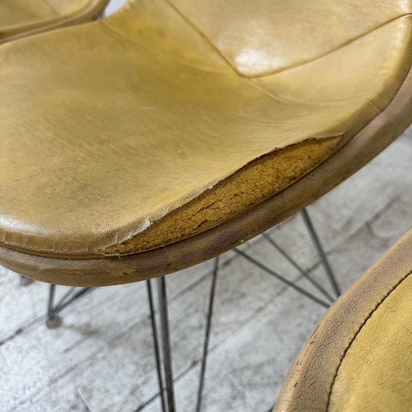 Set of 4 Eames Herman Miller Dkr-1 Eiffel Wire Chairs Leather Pads