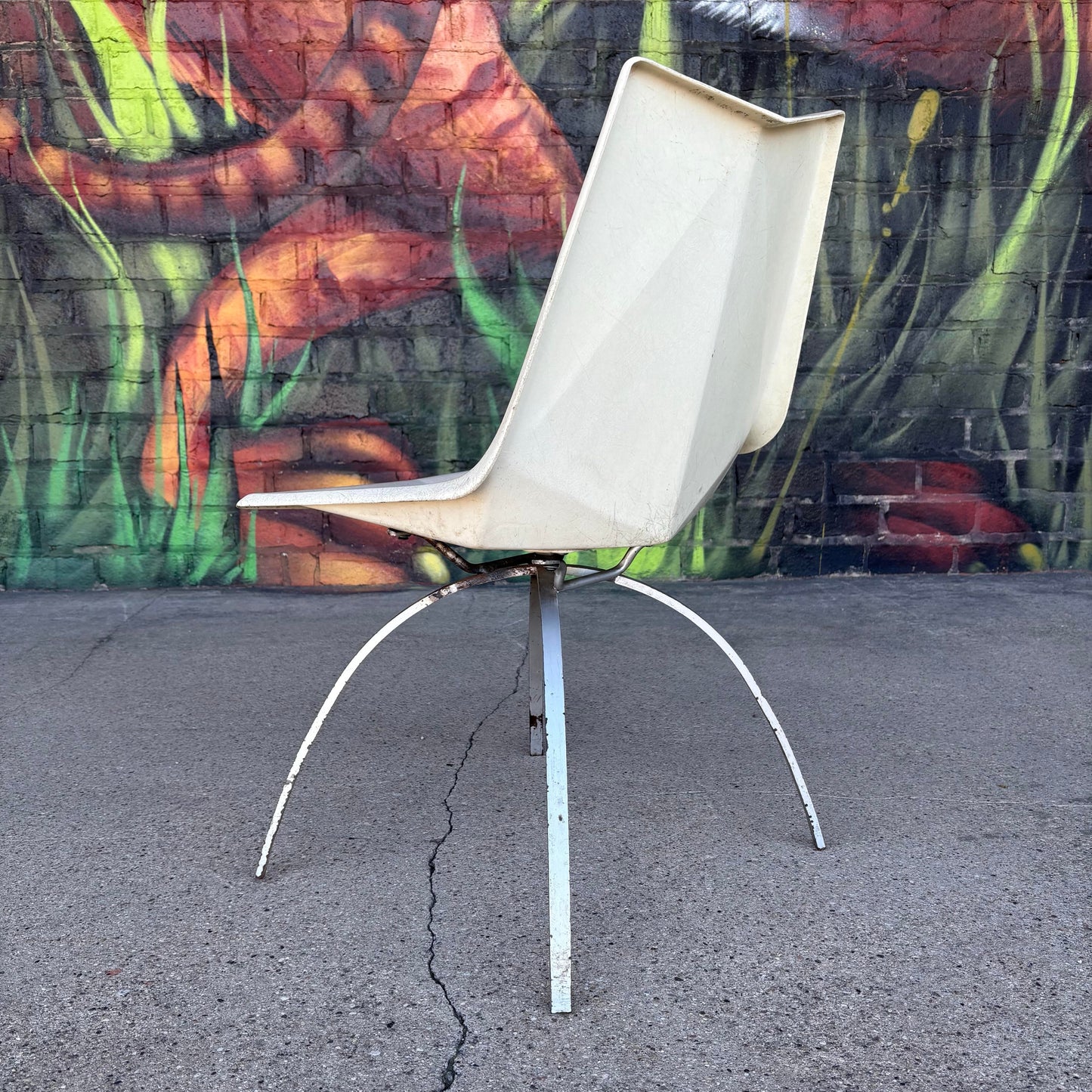 Mid Century Modern Paul McCobb Fiberglass Origami Chair Spider Base