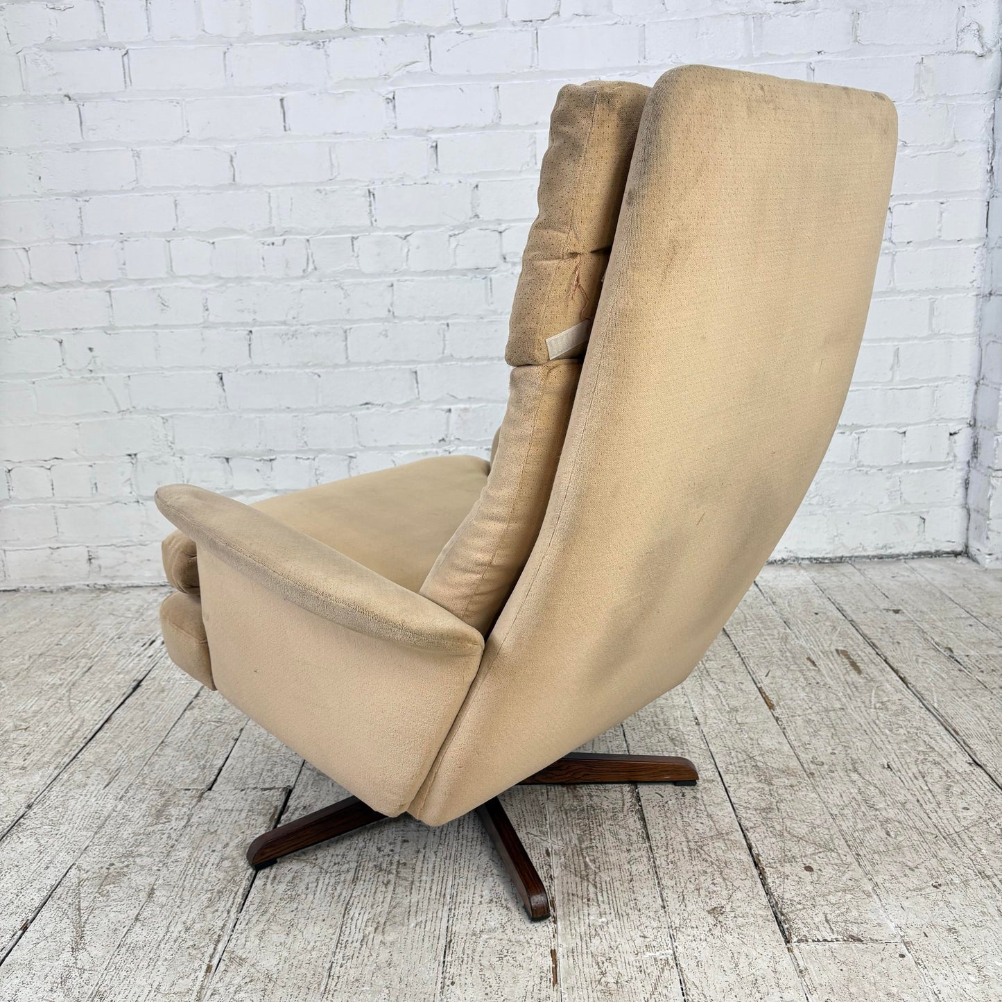 Mid Century Modern Scandinavian Lounge Chair on Rosewood Base Recliner