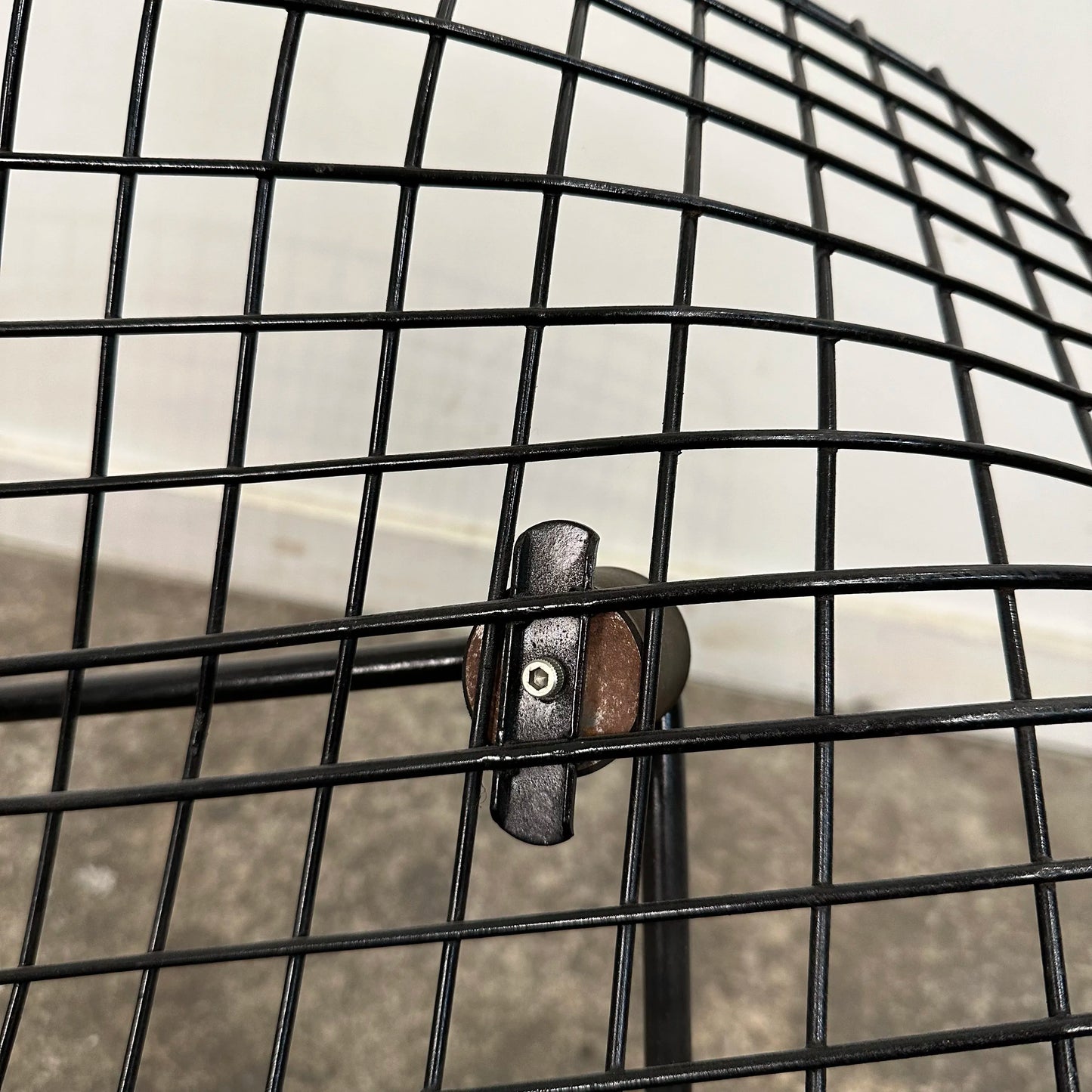 Mid Century Modern Wide Large Diamond Bertoia Chair