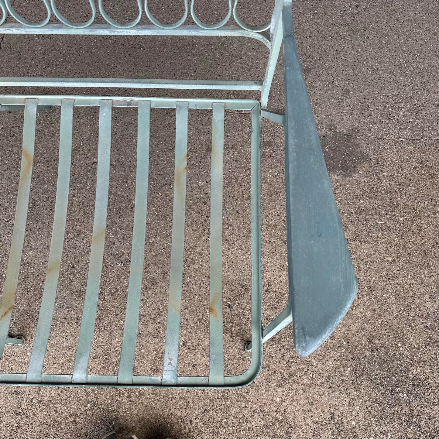 Mid 20th Century Maurizio Tempestini Iron “Ribbon” Outdoor Patio 3-Piece Sofa for John Salterini, Attributed