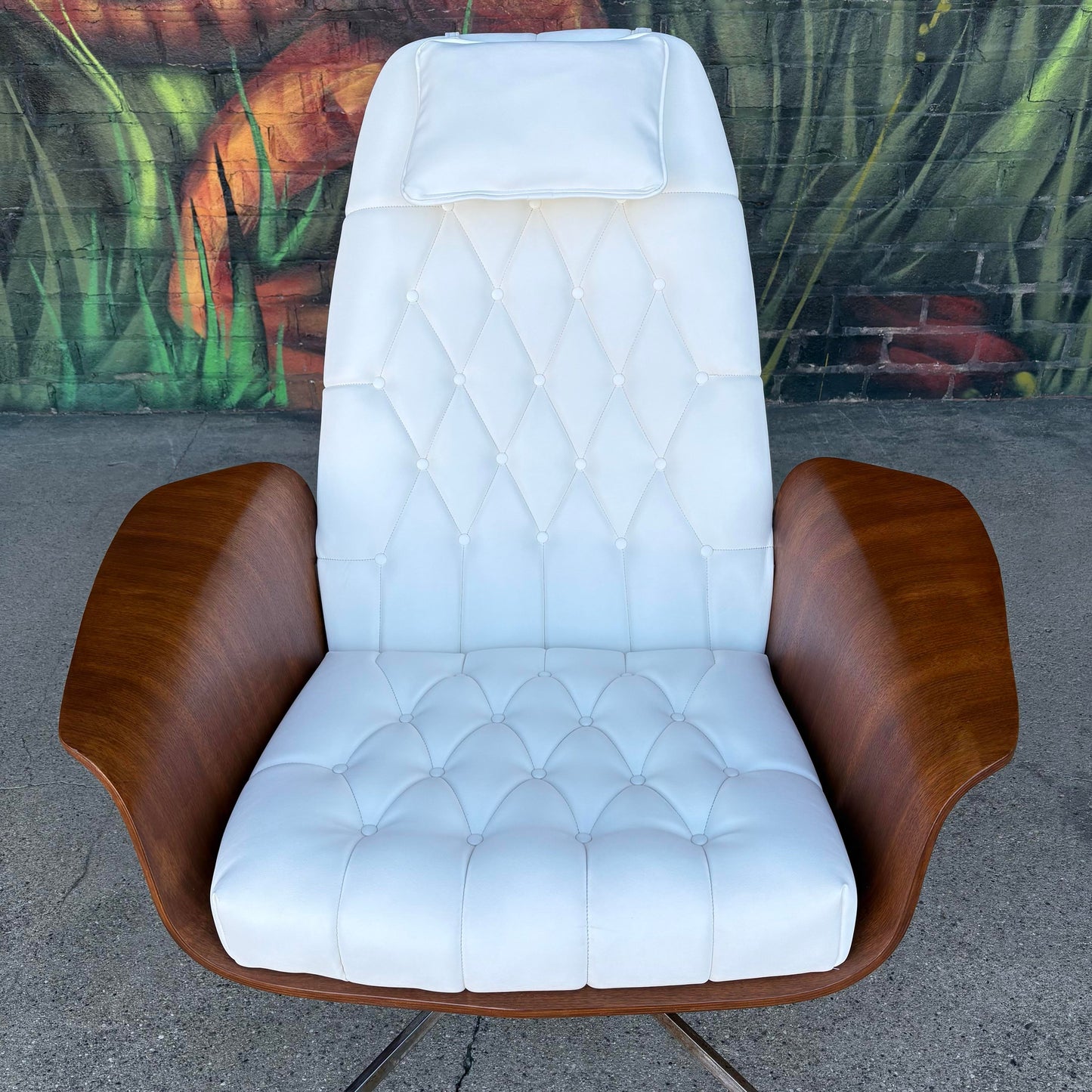 Mid Century Modern Plycraft Style Lounge Mr. Chair Newly Upholstered in White Leather