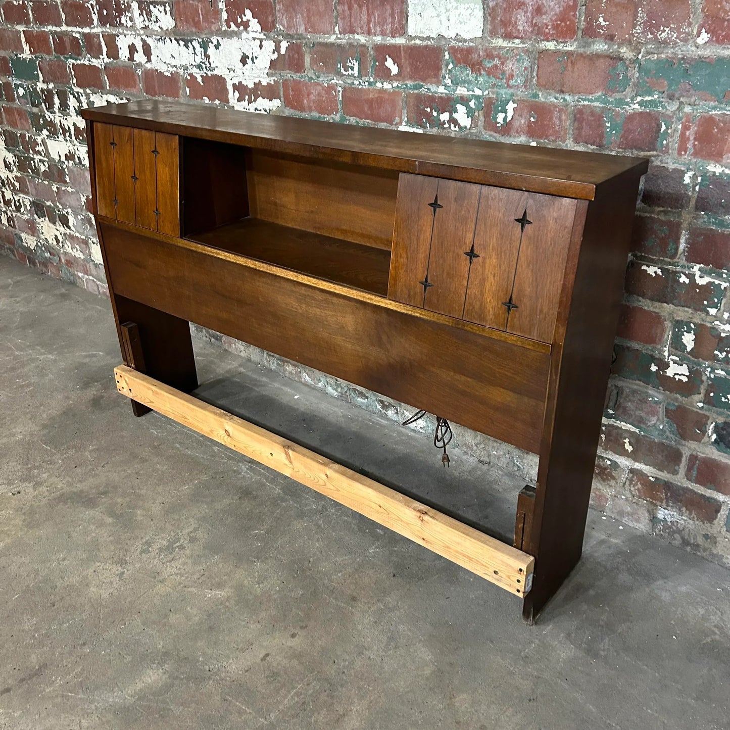 Broyhill Saga Full Size Headboard With Storage.