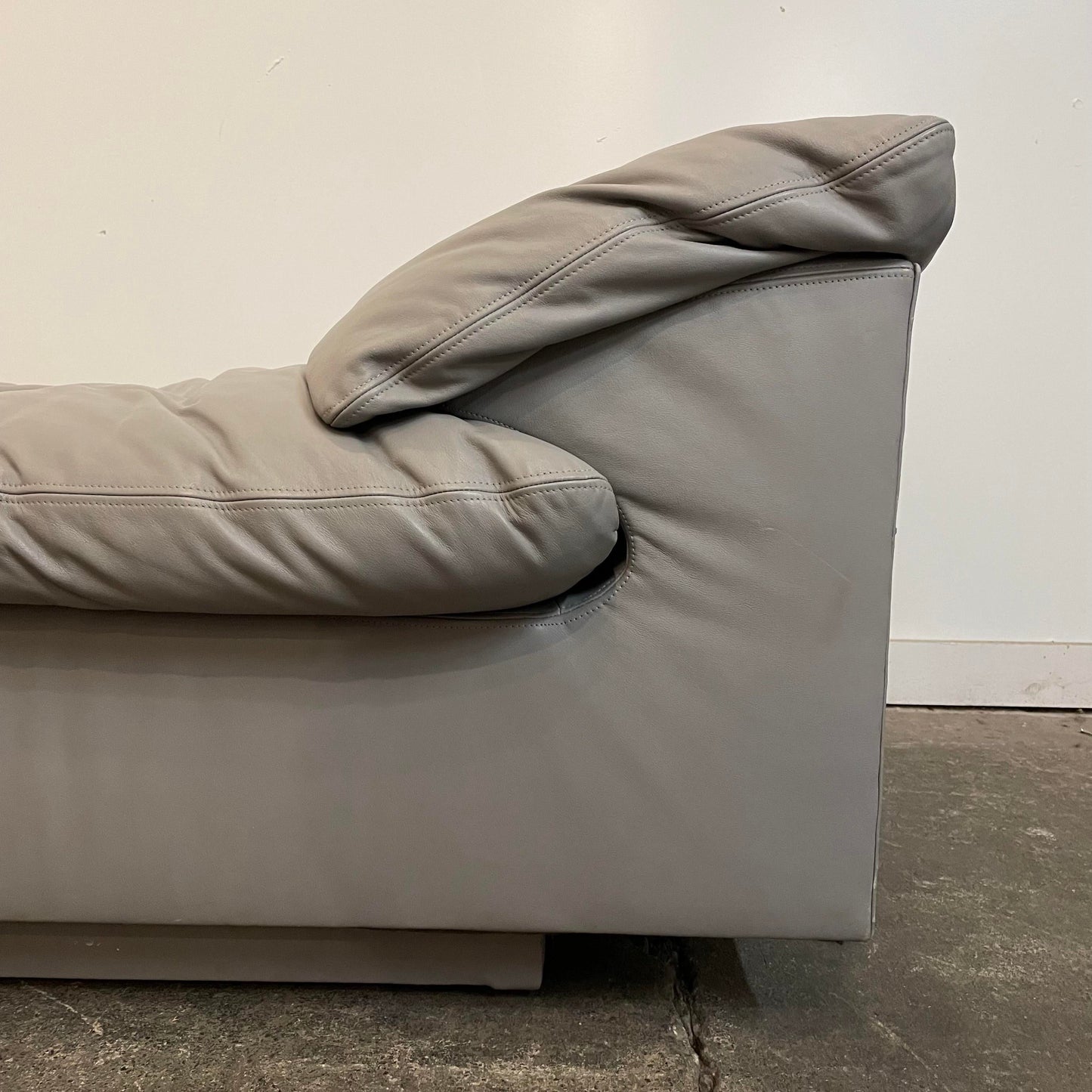 1980s Preview Furniture Grey Leather Daybed Attributed to Vladimir Kagan