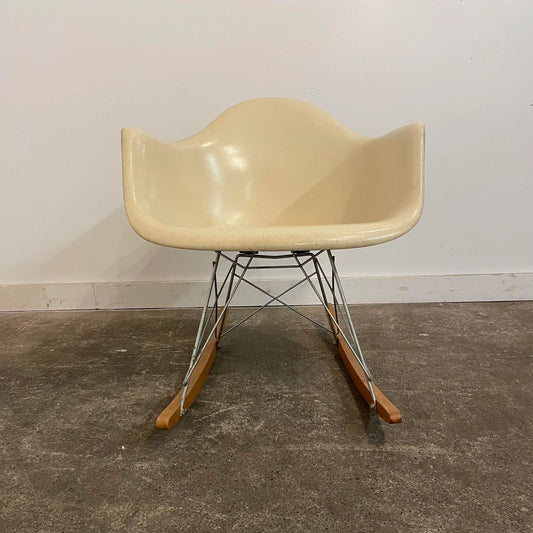 Charles and Ray Eames Arm Shell Rocking Chair for Herman Miller in White Fiberglass With Authentic Rocking Base