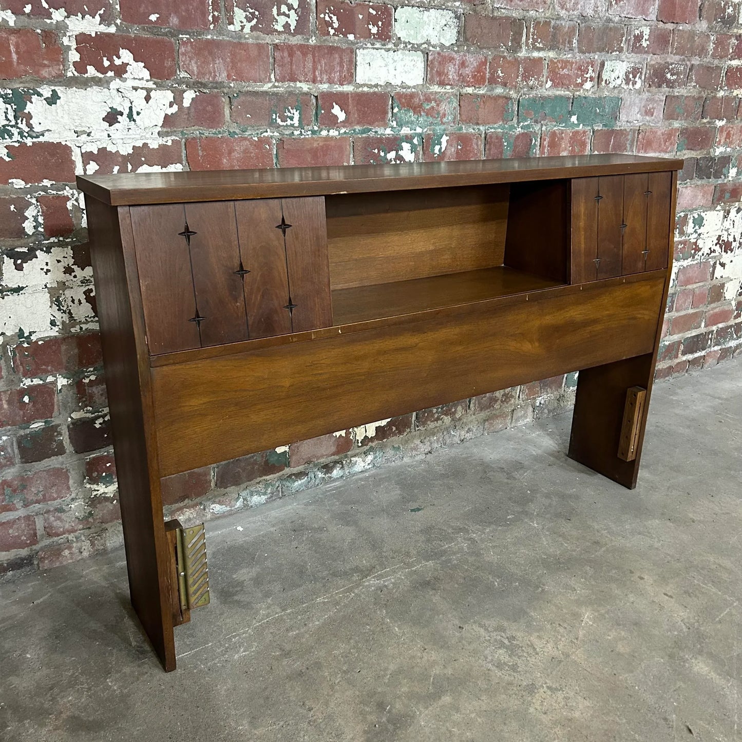 Broyhill Saga Full Size Headboard With Storage