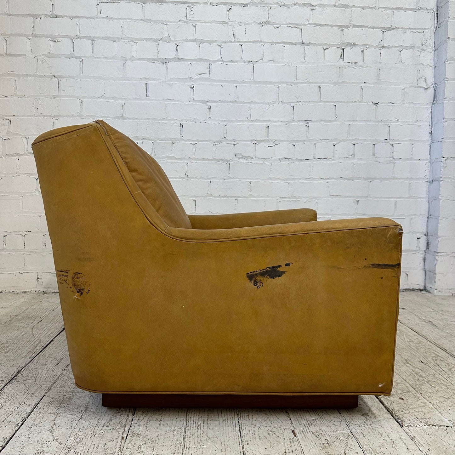 Milo Baughman Oversize Brown Lounge Chair