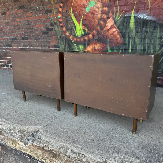 Mid-Century Modern Pair of Harvey Probber Chest of Drawers