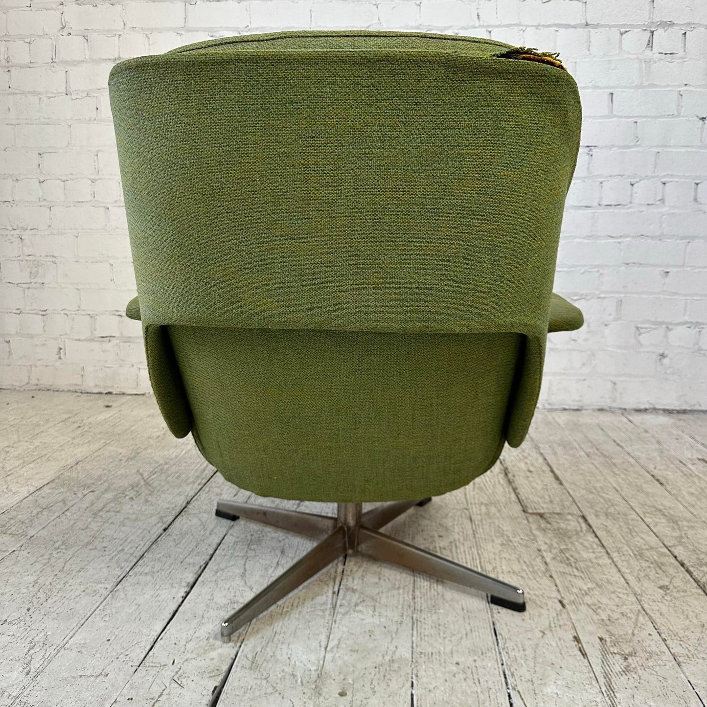 Stending Swivel Lounge Chair