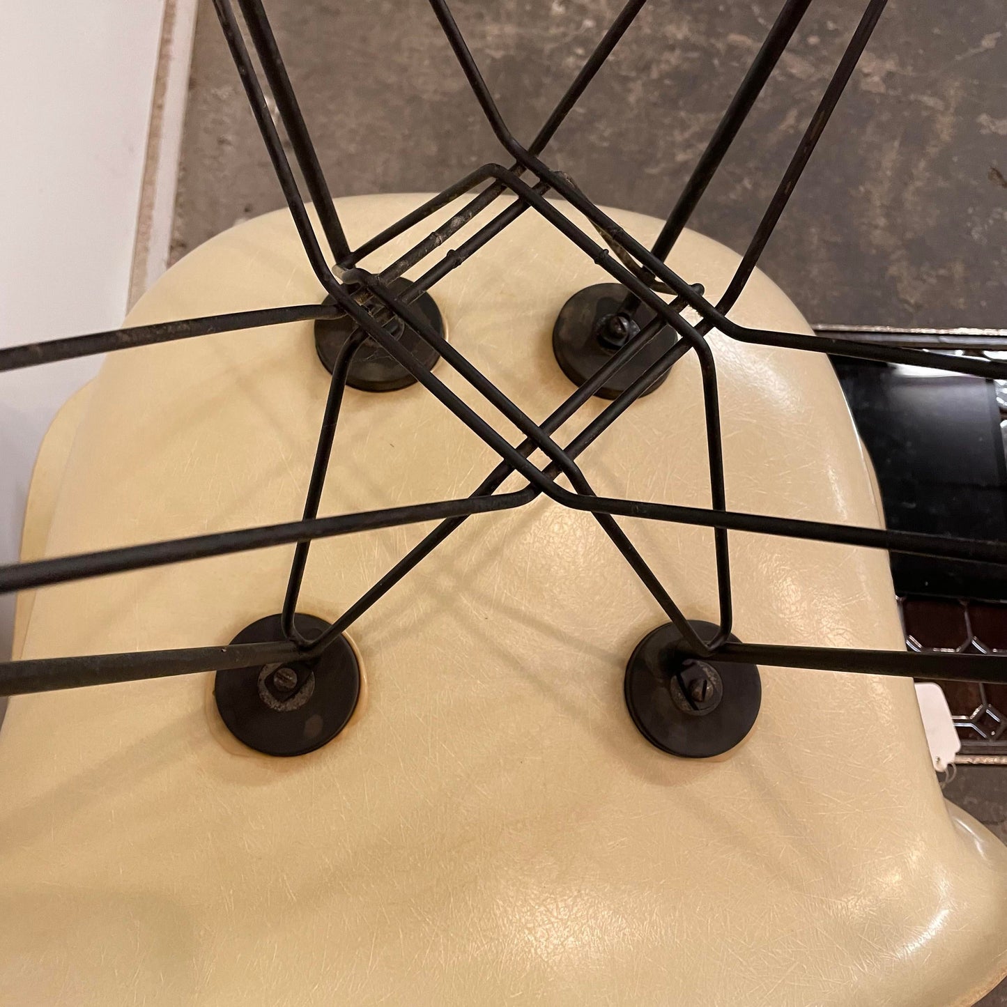 Vintage Mid-Century Modern Eiffel Tower Base Fiberglass Chair