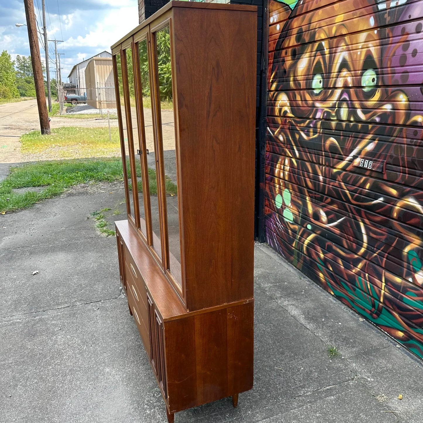 Broyhill Premier Scultpra China Cabinet