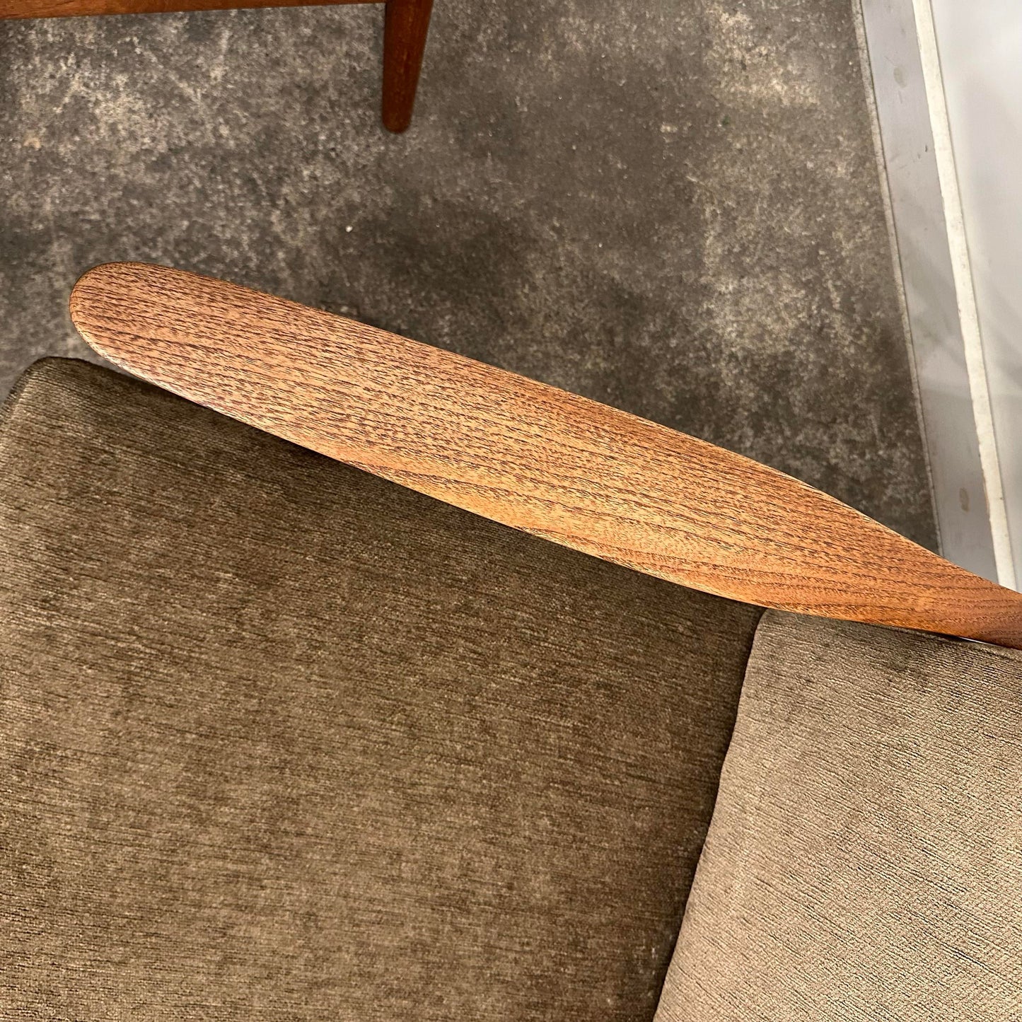 Pair of Hans Wegner Ge-270 Lounge Chairs by Getama