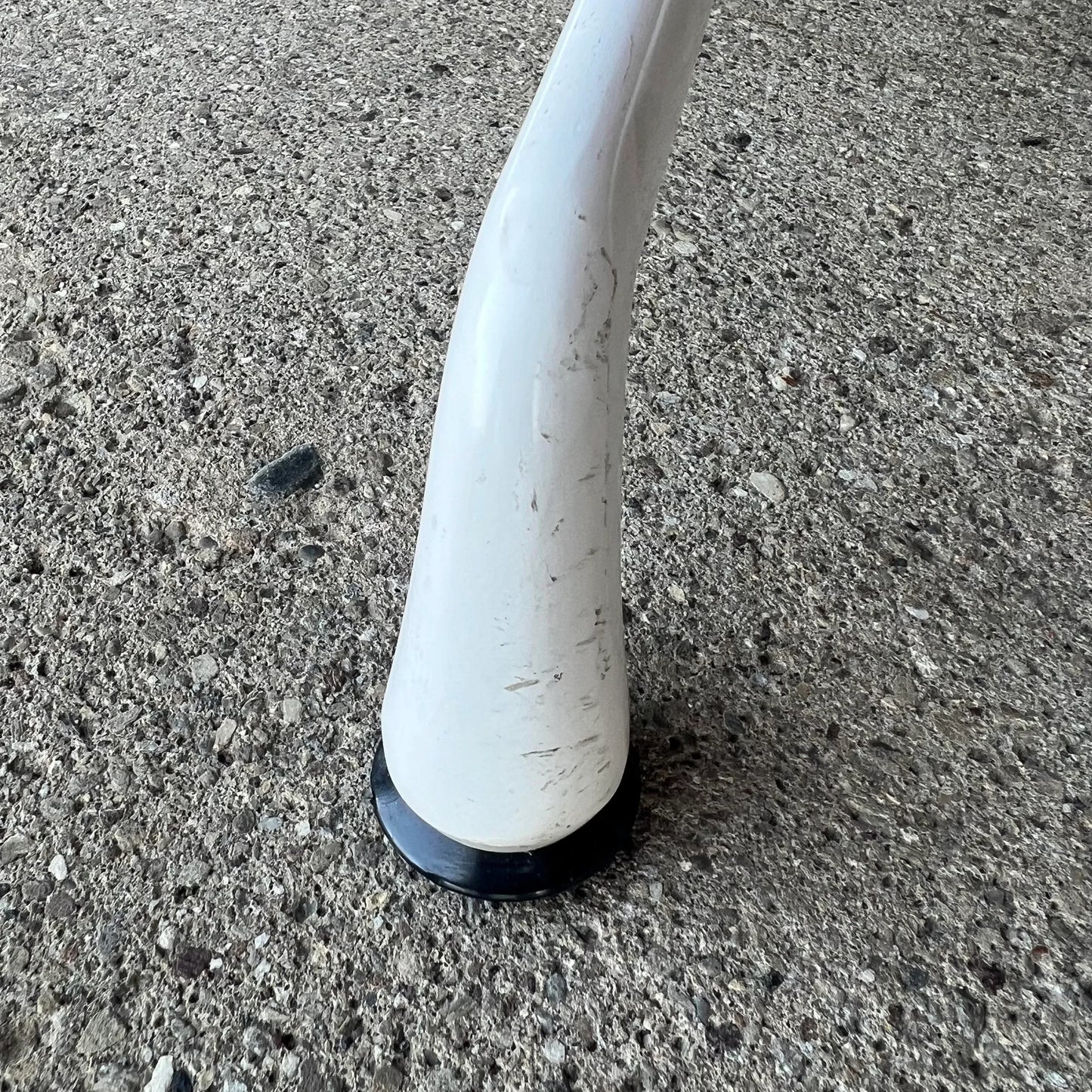 Pair of Eames Herman Miller Aluminum Group Lounge Chairs White Frames and Pink Fabric