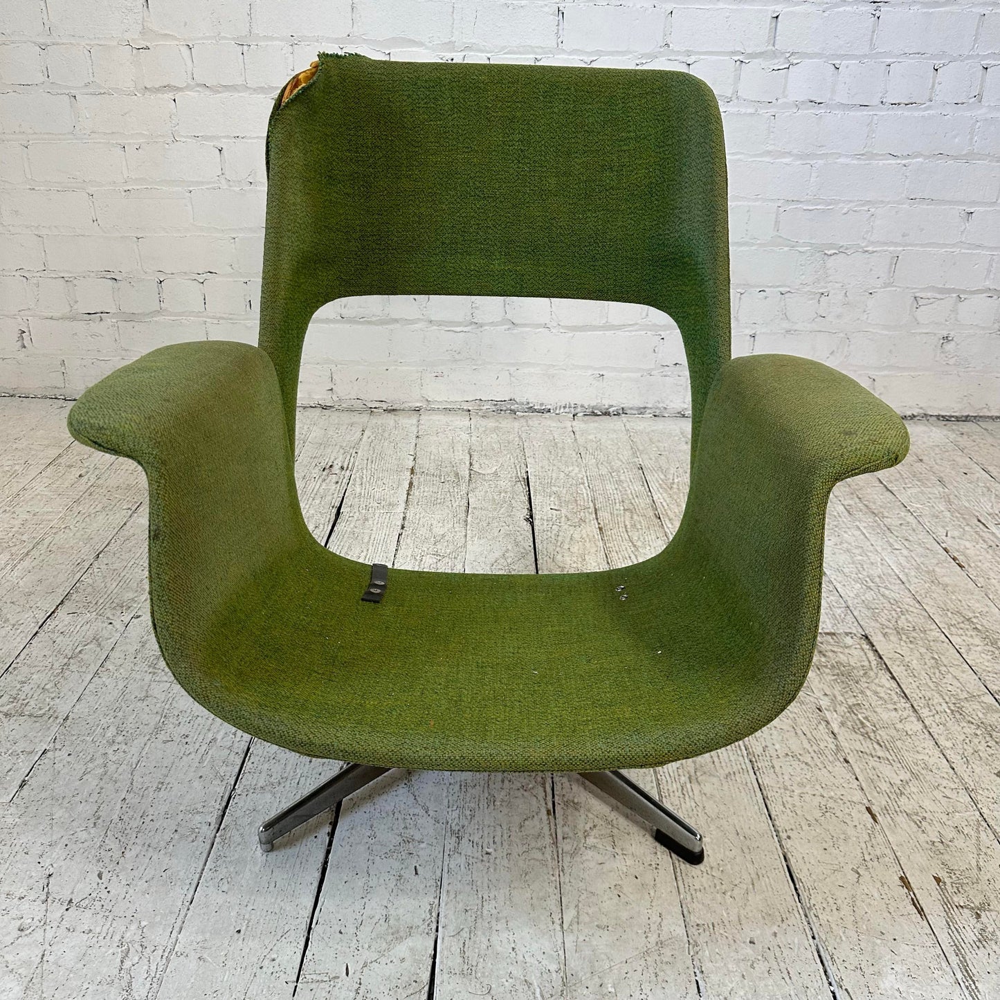 Stending Swivel Lounge Chair