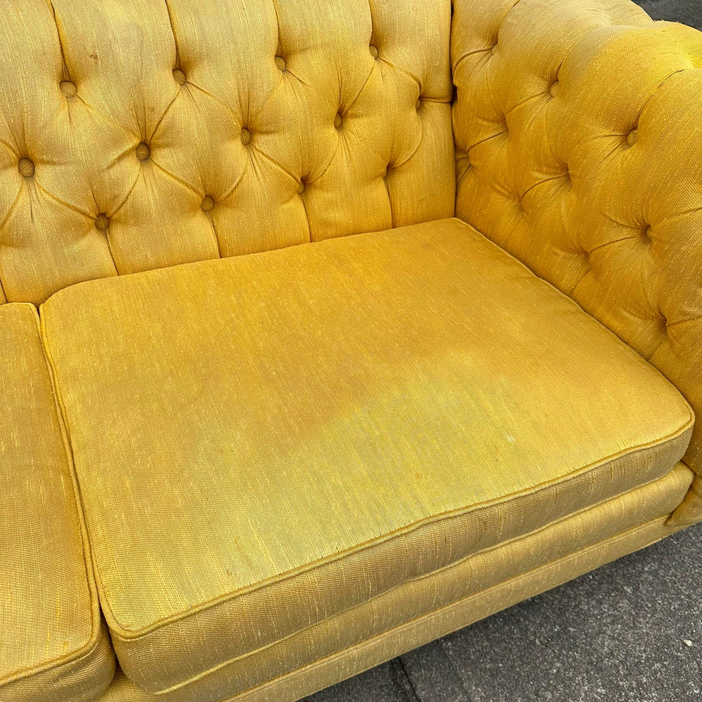 Mid Century Modern Tufted Party Case Sofa