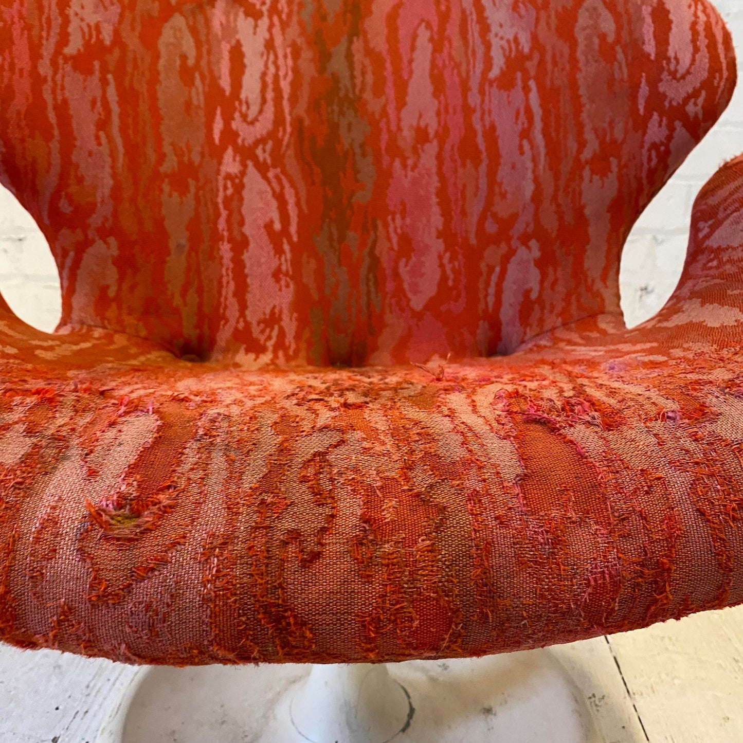 Mid Century Scandinavian Iris Tulip Swivel Base Club Chair