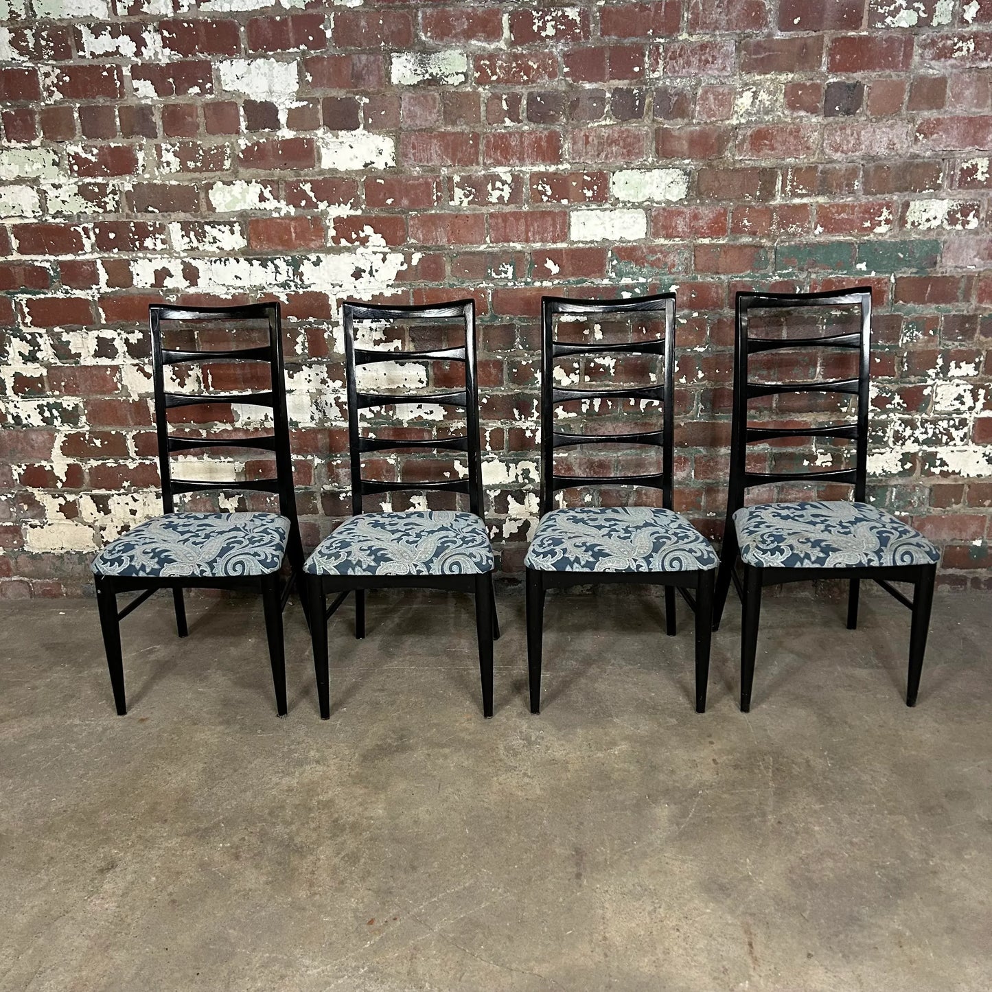 Pearsall Style Round Glass Kitchen Dining Table With 4 Chairs