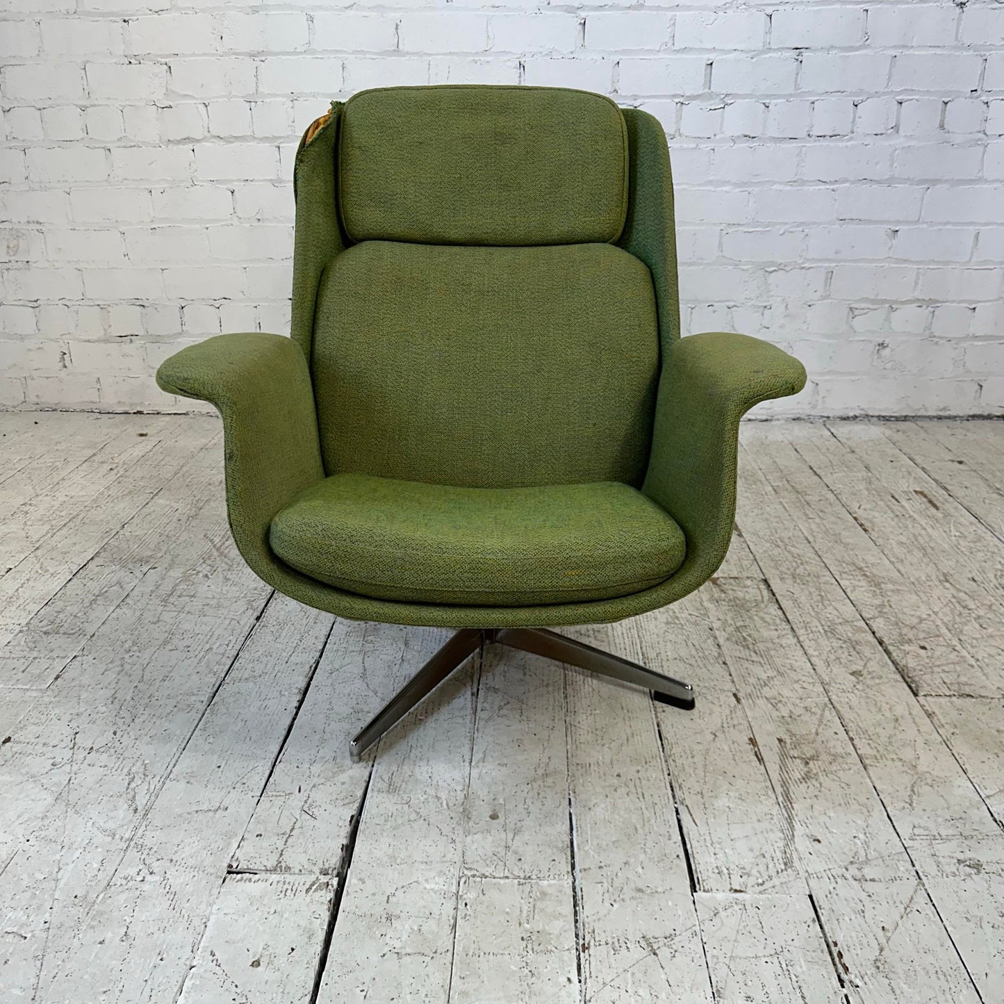 Stending Swivel Lounge Chair