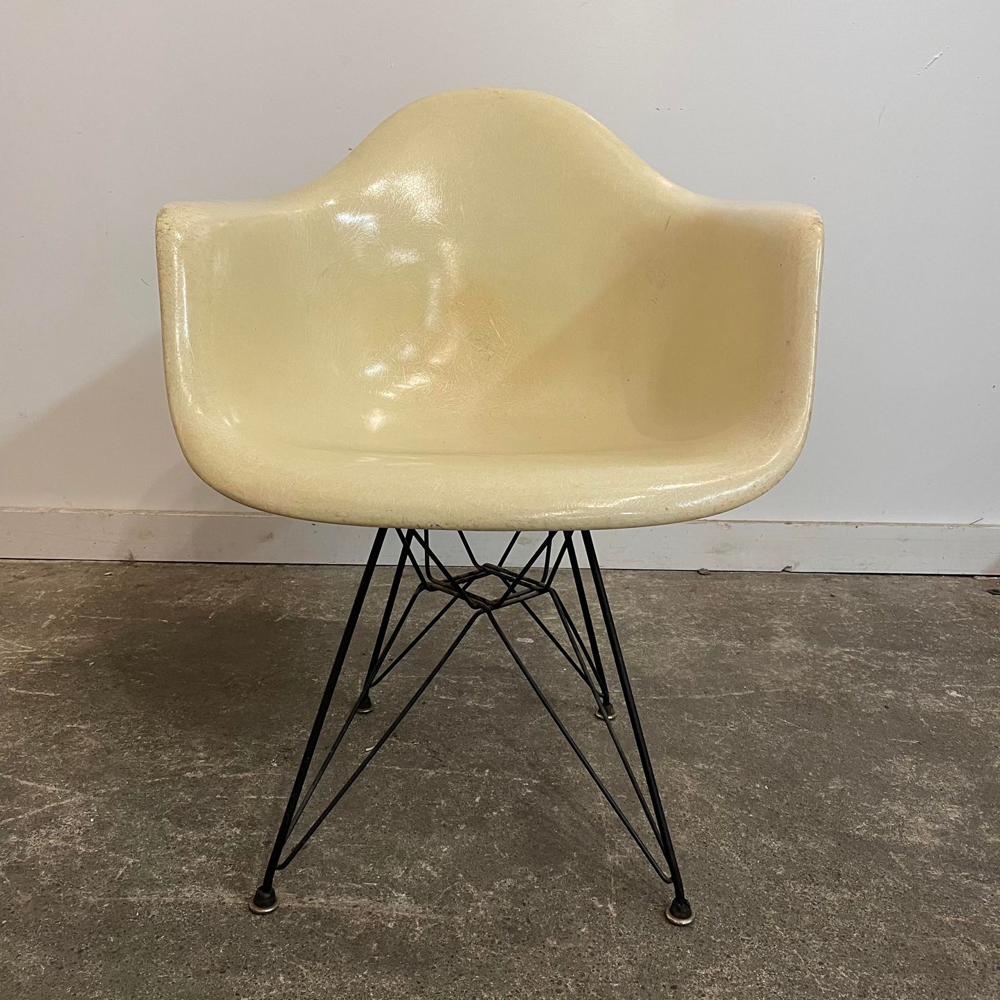 Vintage Mid-Century Modern Eiffel Tower Base Fiberglass Chair