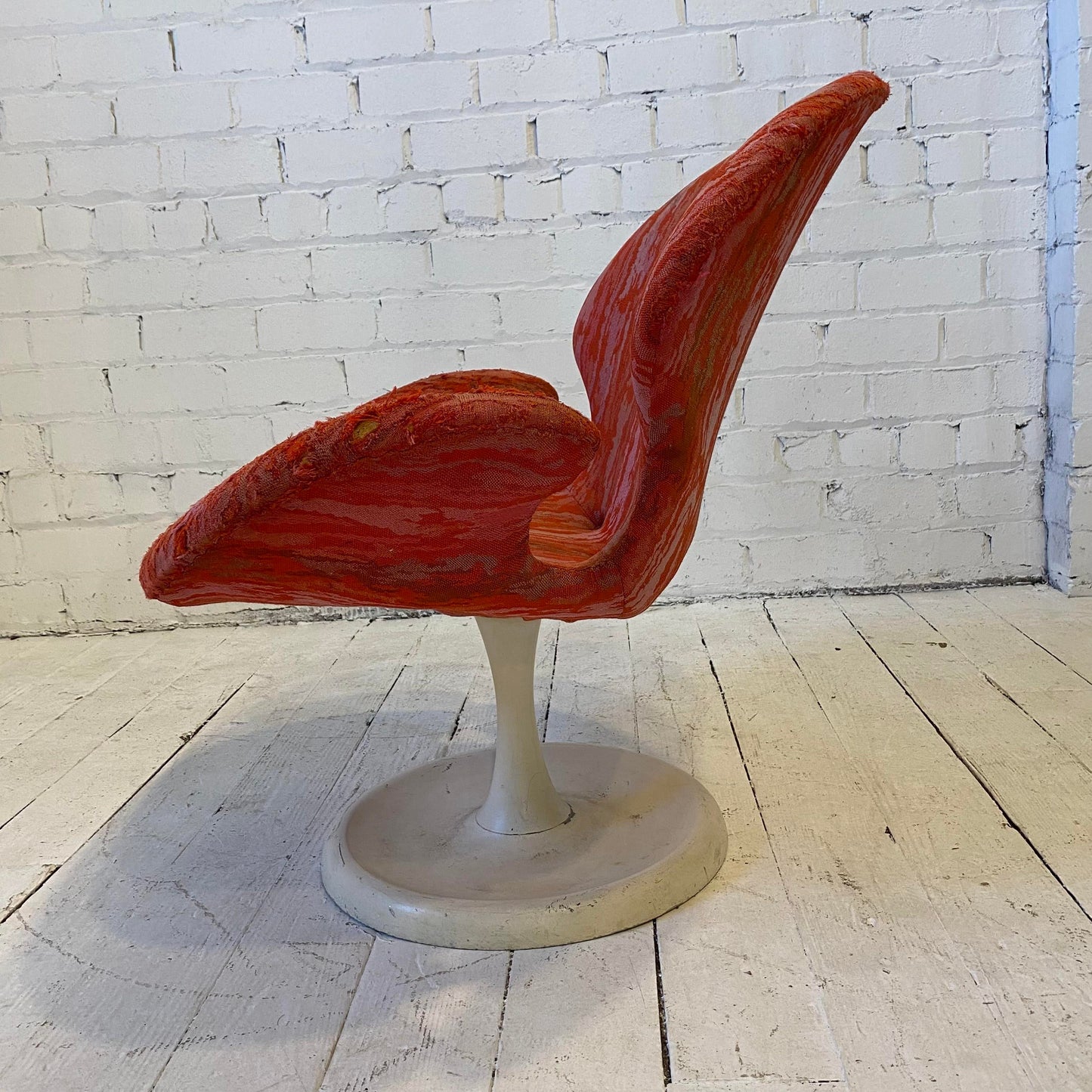Mid Century Scandinavian Iris Tulip Swivel Base Club Chair