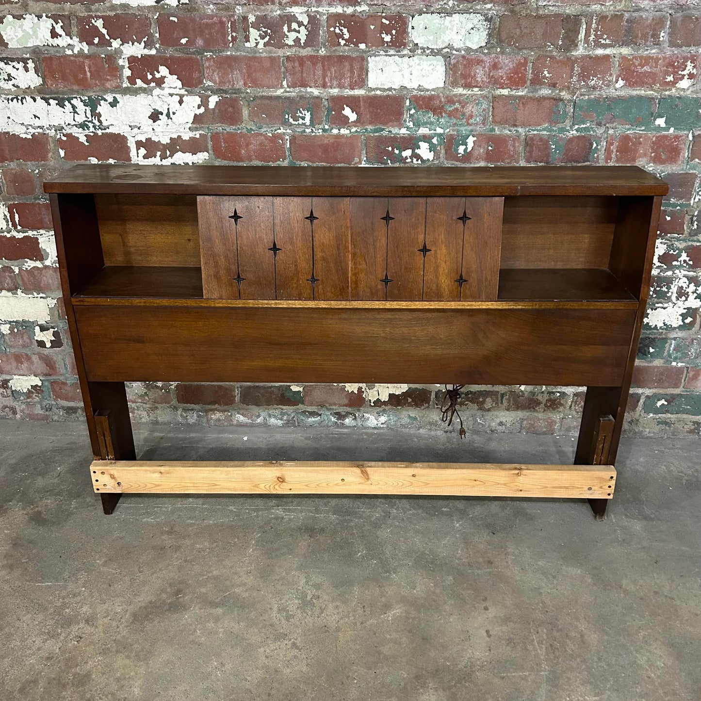 Broyhill Saga Full Size Headboard With Storage.