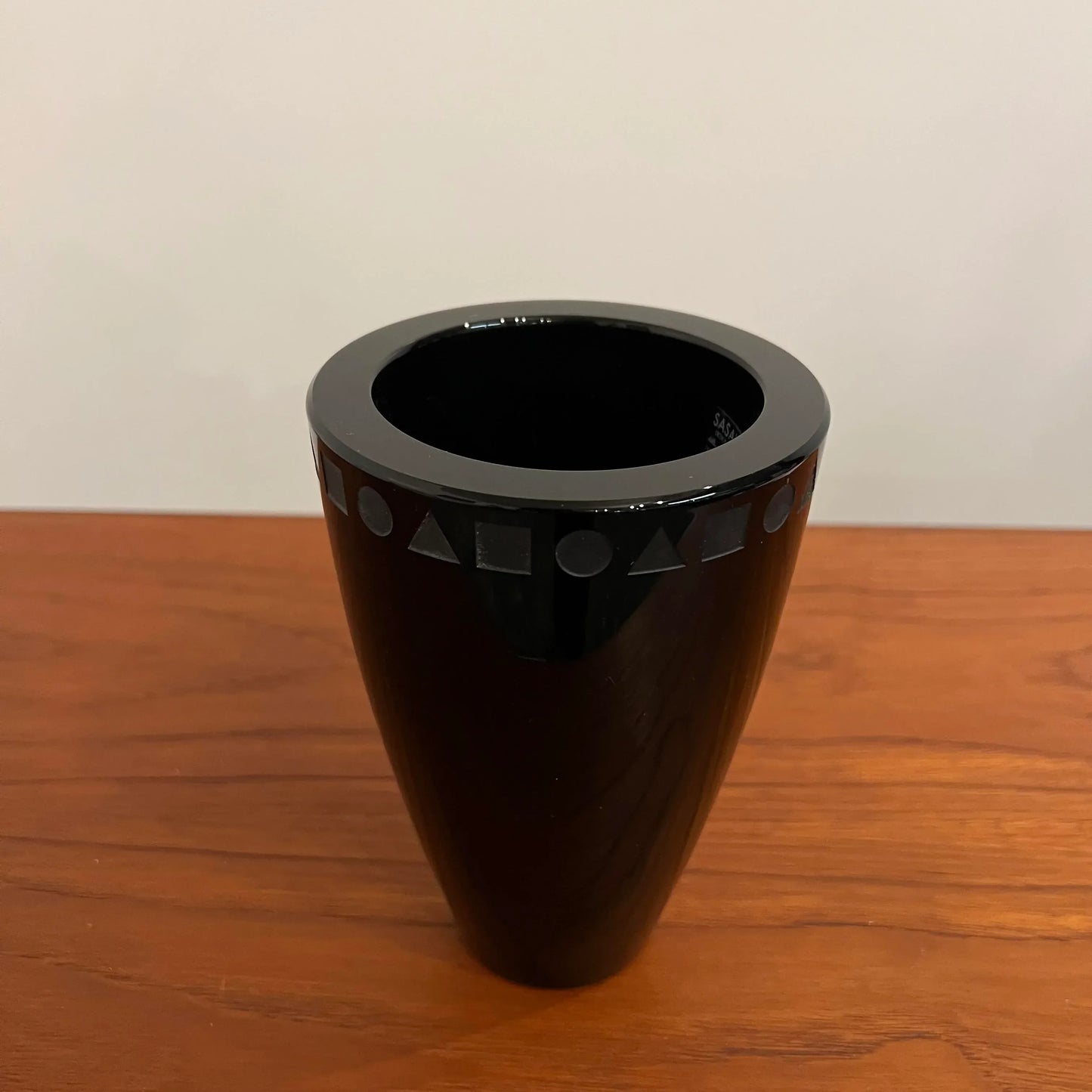 Black Sengai Vase by Ward Bennett for Sasaki