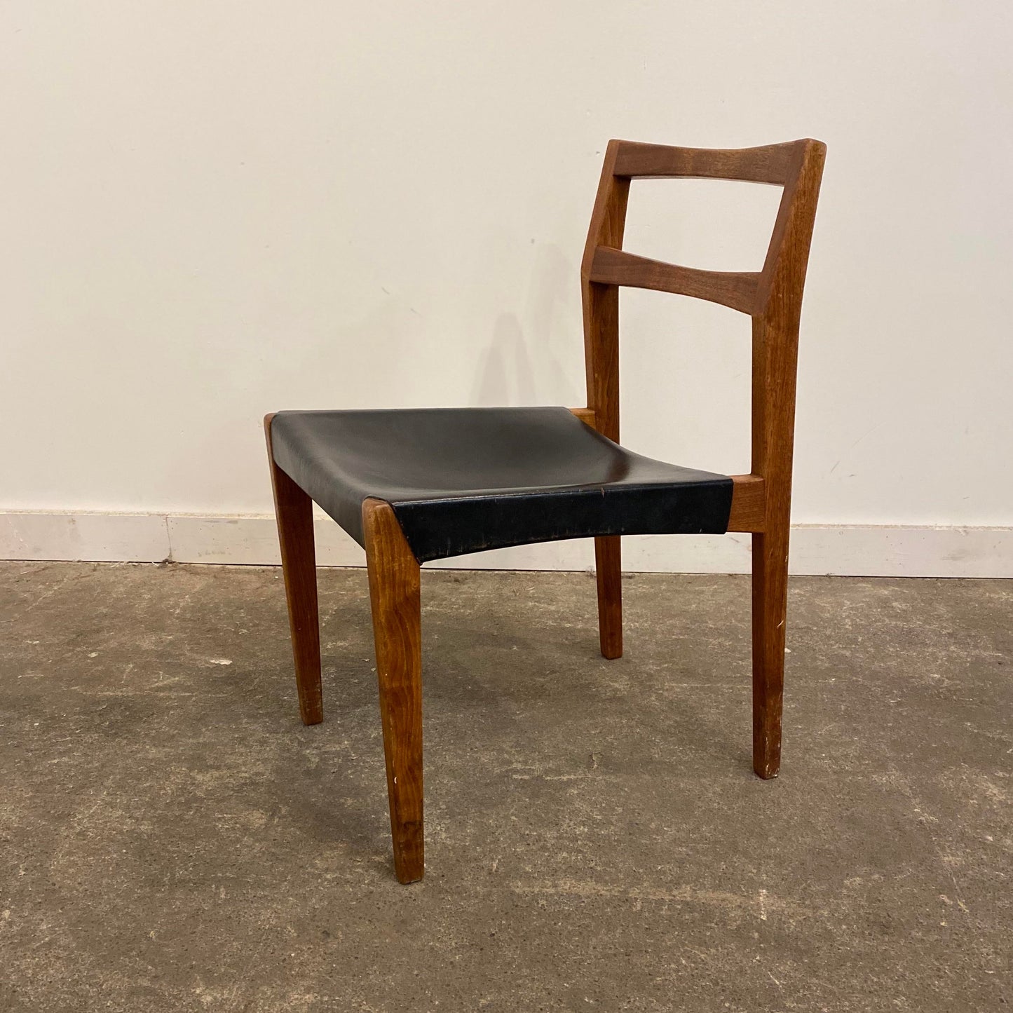 Mid-Century Modern Arden Riddle Side Chair