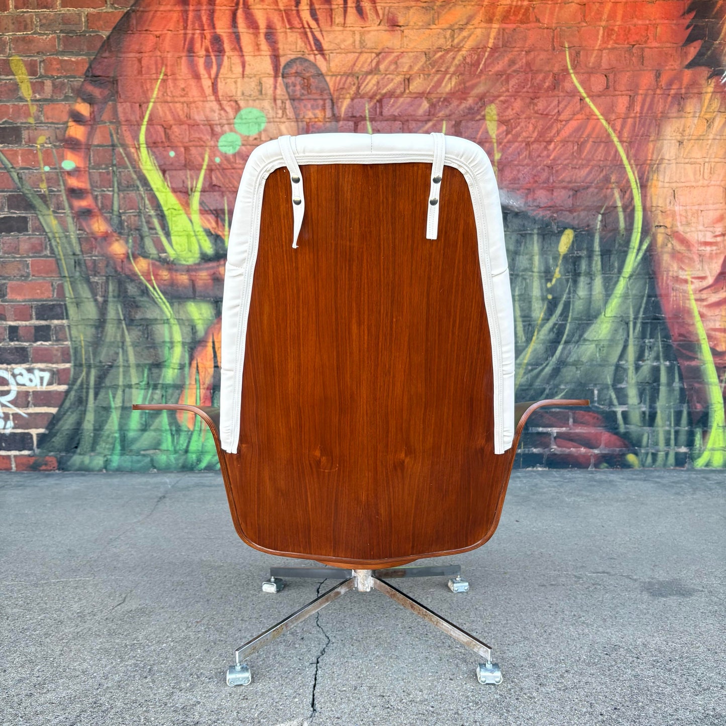 Mid Century Modern Plycraft Style Lounge Mr. Chair Newly Upholstered in White Leather