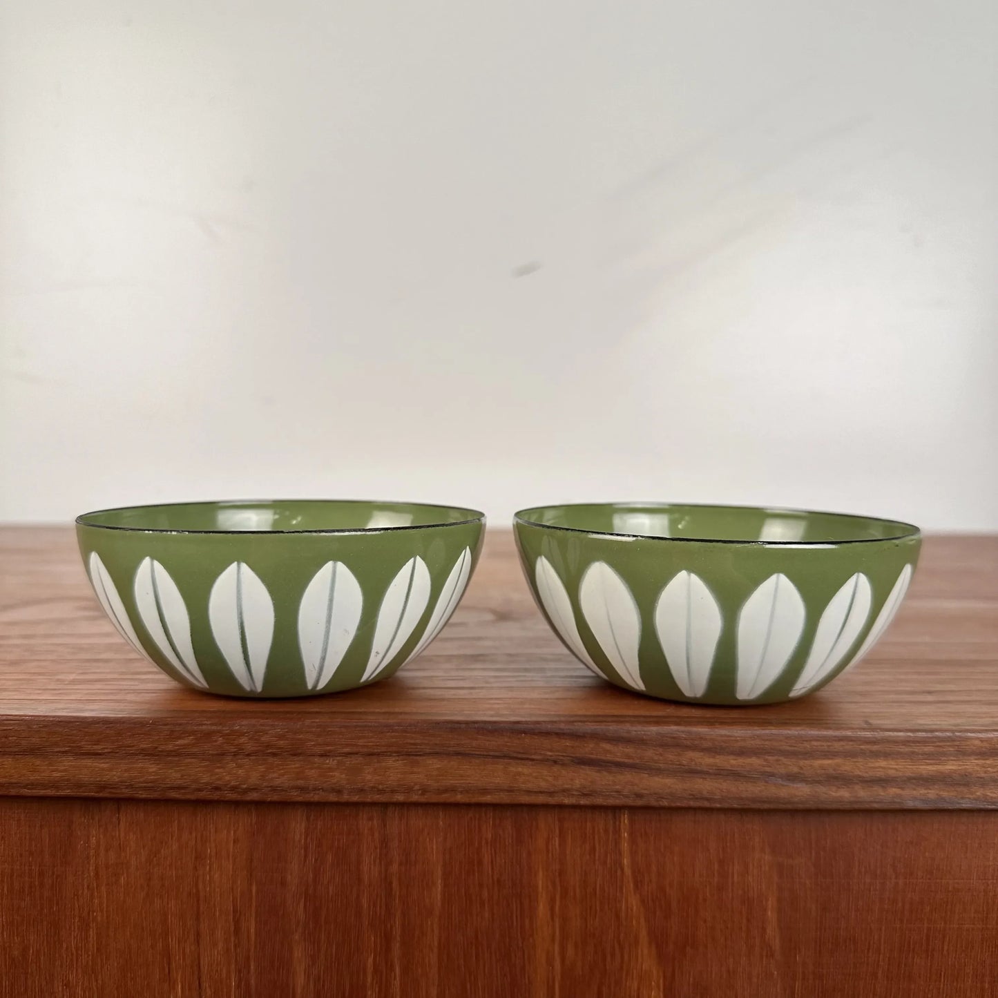 Pair of Cathrine Holm Bowl Avocado White Lotus Enamel Norway
