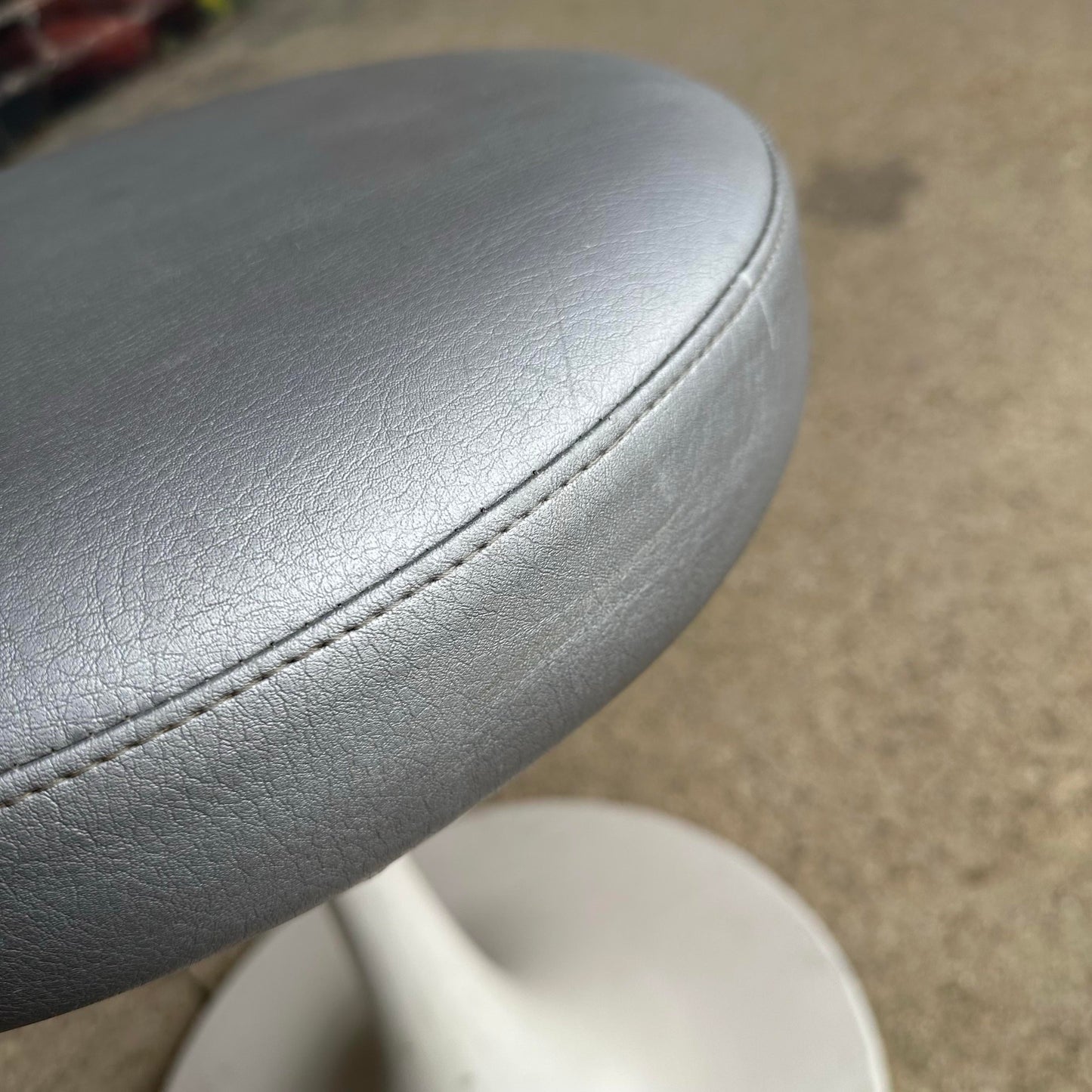 Brevete Cre Rossi Tulip Based Knoll-Style Stool