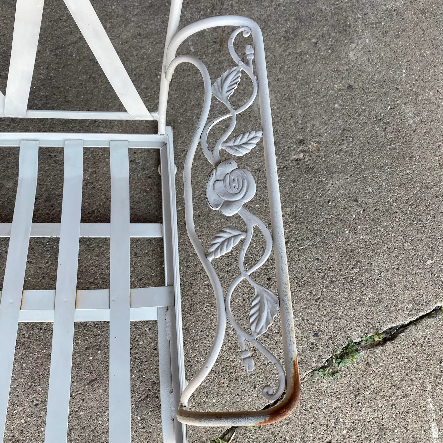 Mid Century Modern Pair of White Woodard Outdoor Patio Bouncers Chattily Rose Pattern