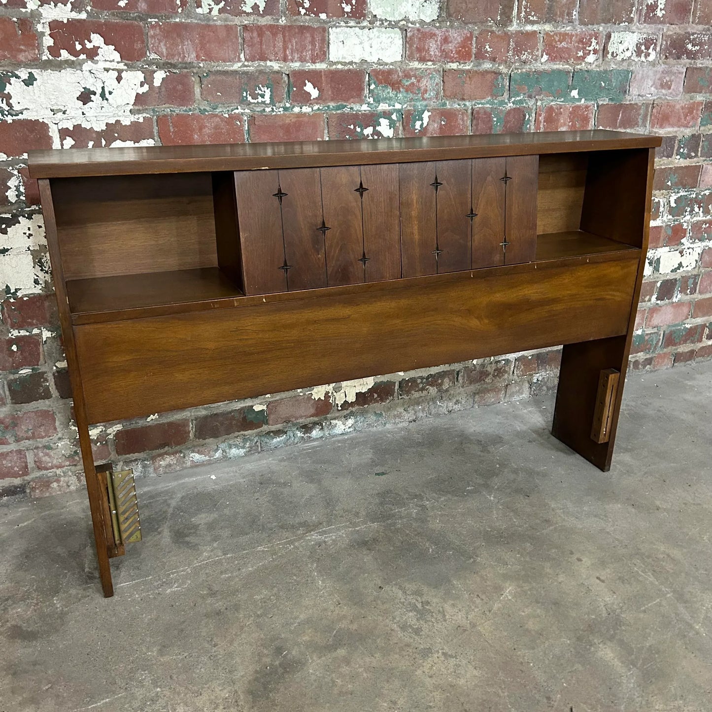 Broyhill Saga Full Size Headboard With Storage