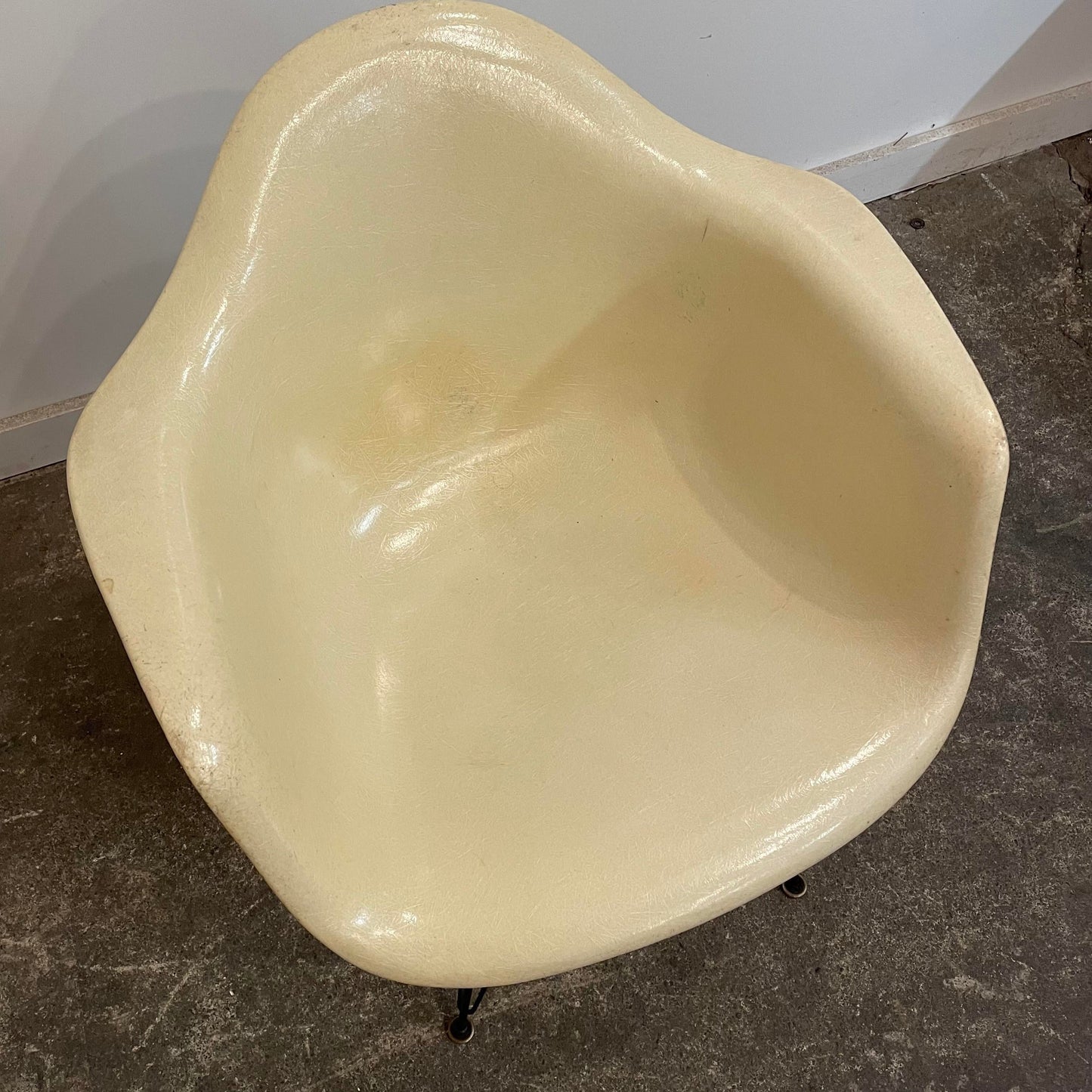 Vintage Mid-Century Modern Eiffel Tower Base Fiberglass Chair
