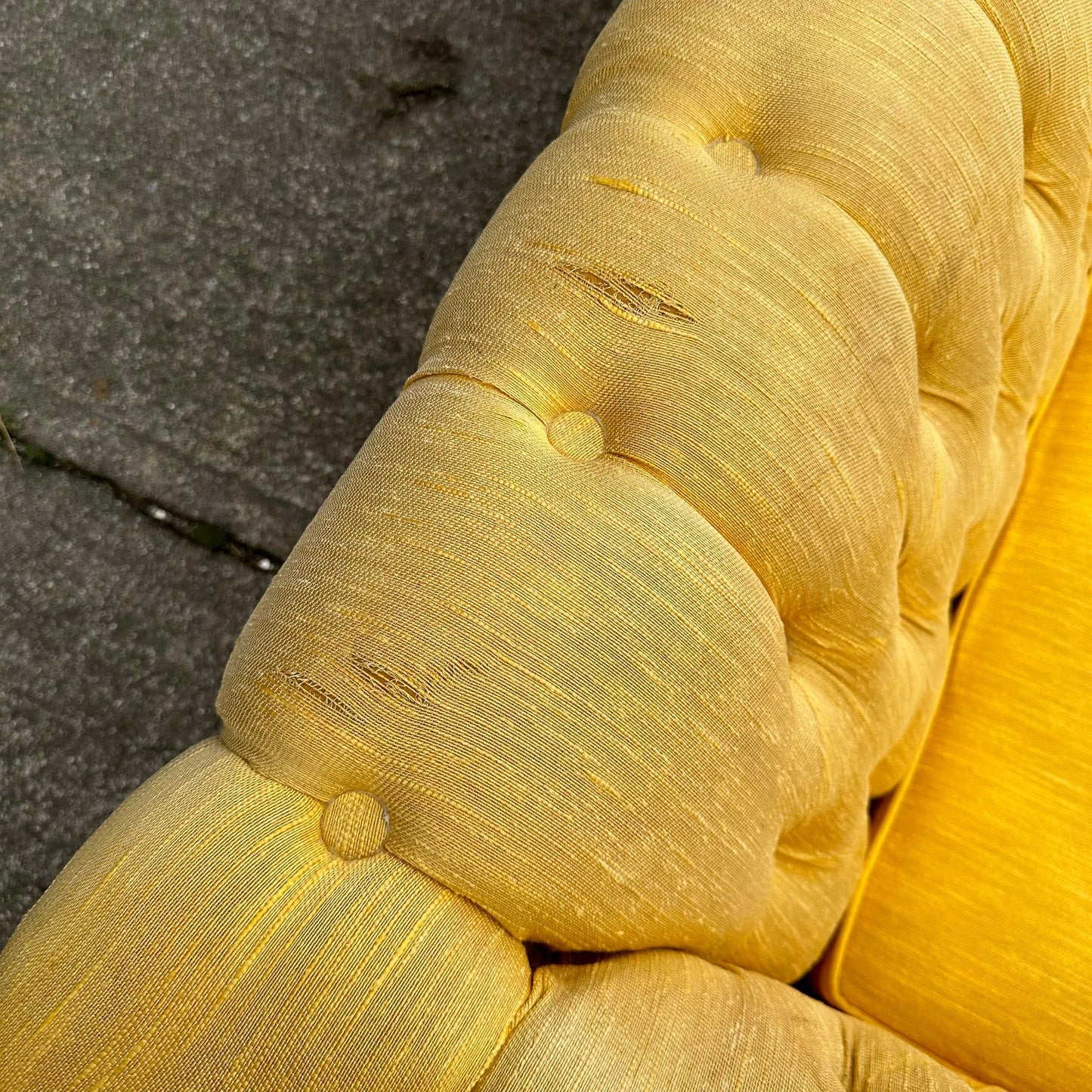 Mid Century Modern Tufted Party Case Sofa