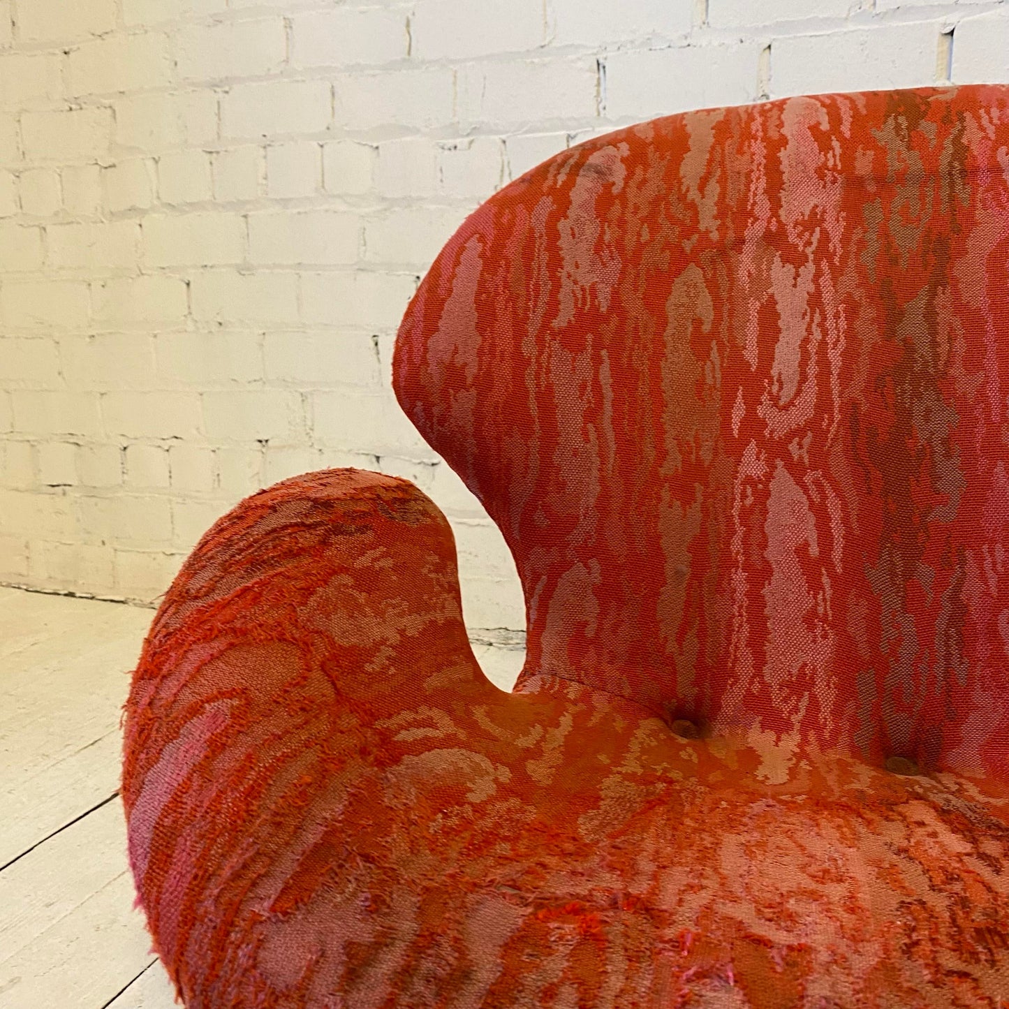 Mid Century Scandinavian Iris Tulip Swivel Base Club Chair