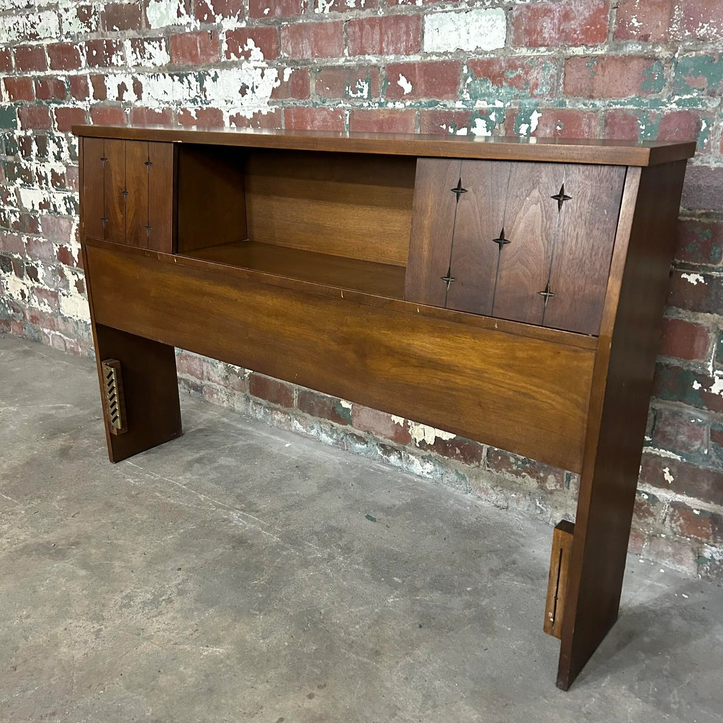 Broyhill Saga Full Size Headboard With Storage