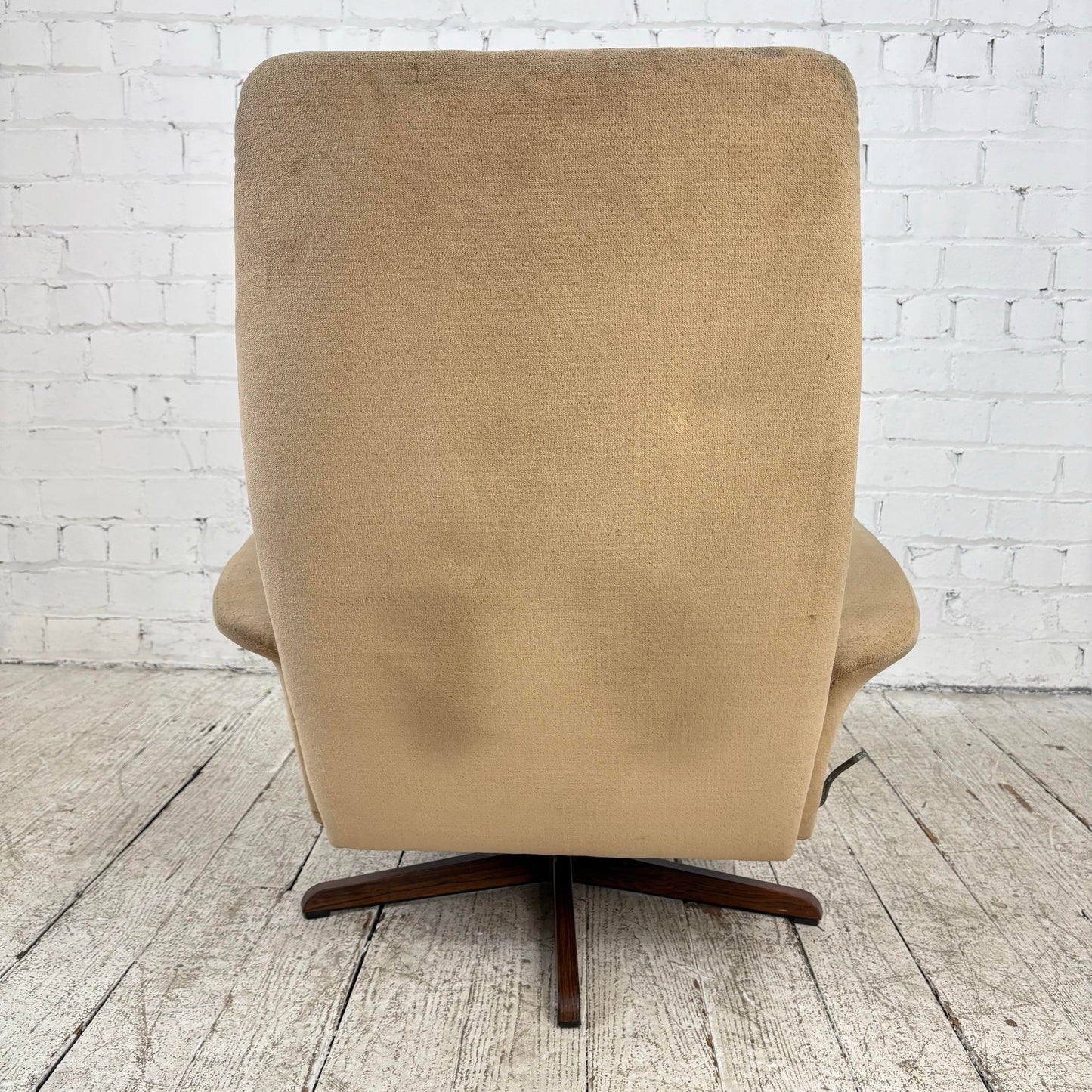 Mid Century Modern Scandinavian Lounge Chair on Rosewood Base Recliner