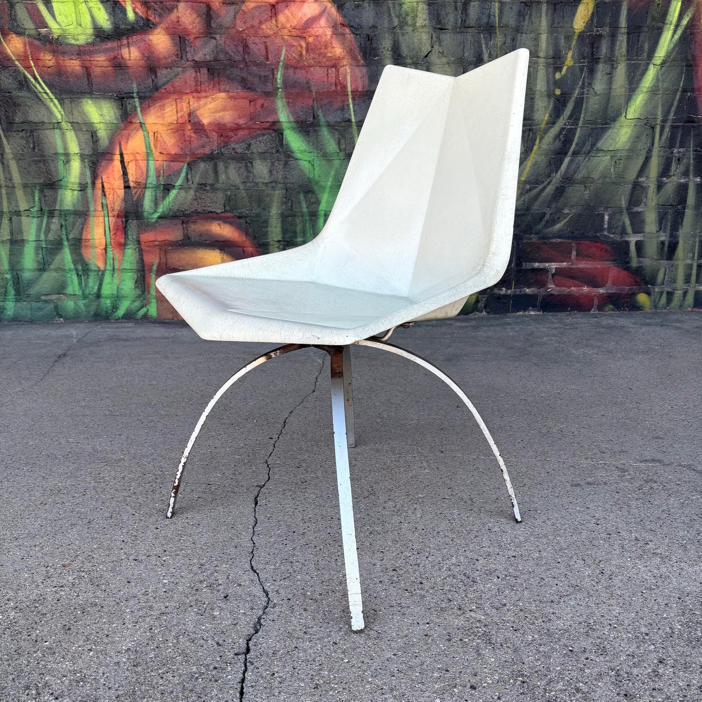 Mid Century Modern Paul McCobb Fiberglass Origami Chair Spider Base