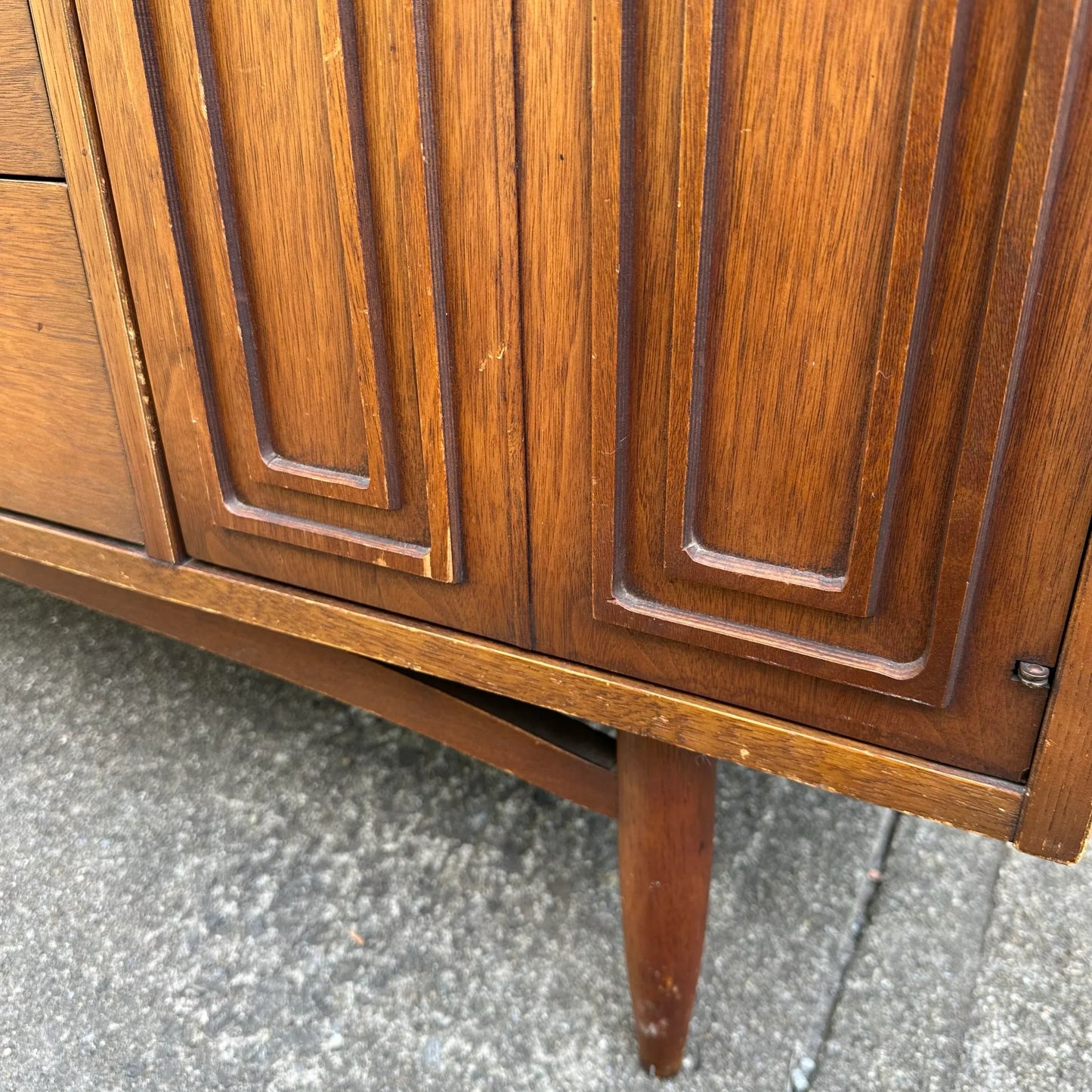 Broyhill Premier Scultpra China Cabinet