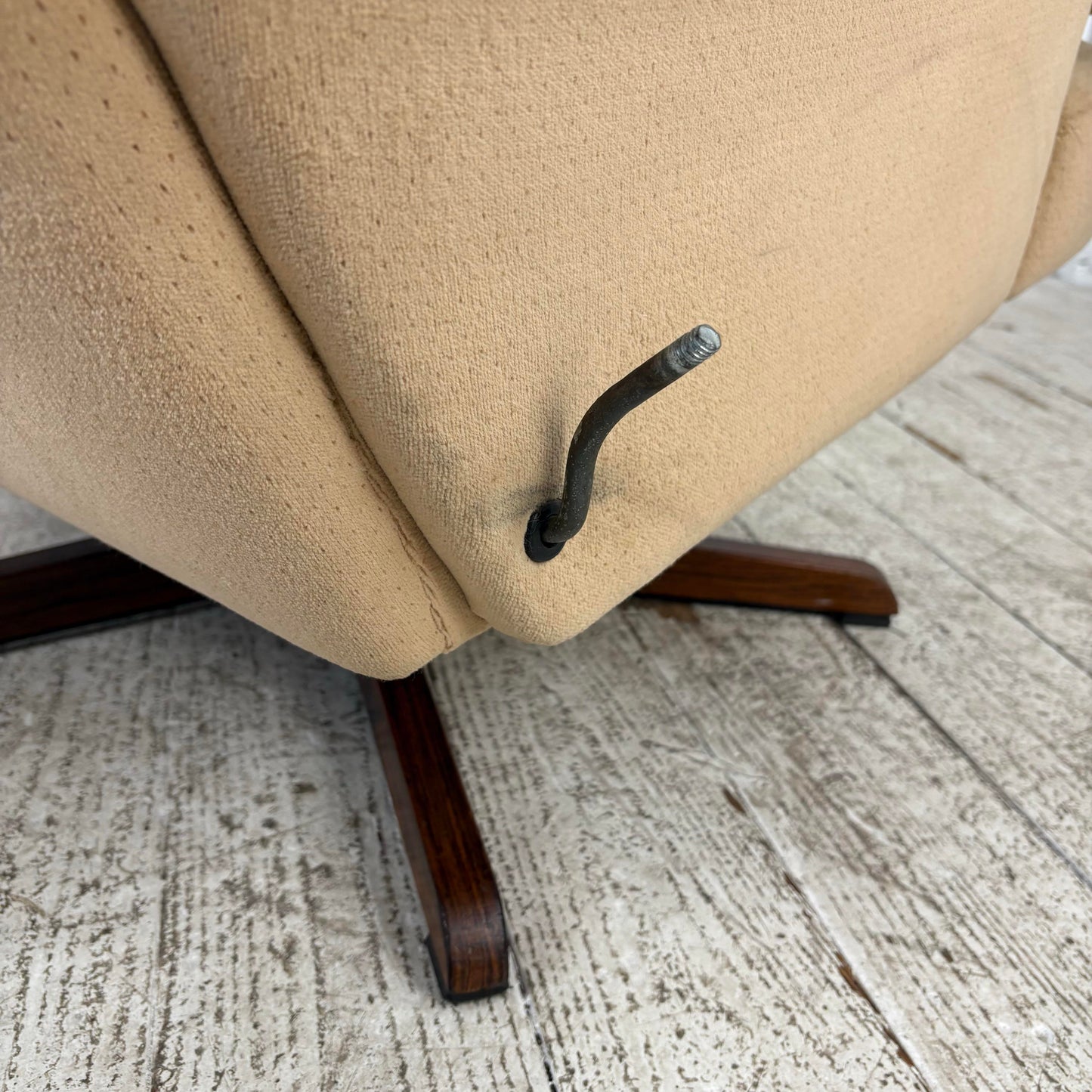 Mid Century Modern Scandinavian Lounge Chair on Rosewood Base Recliner