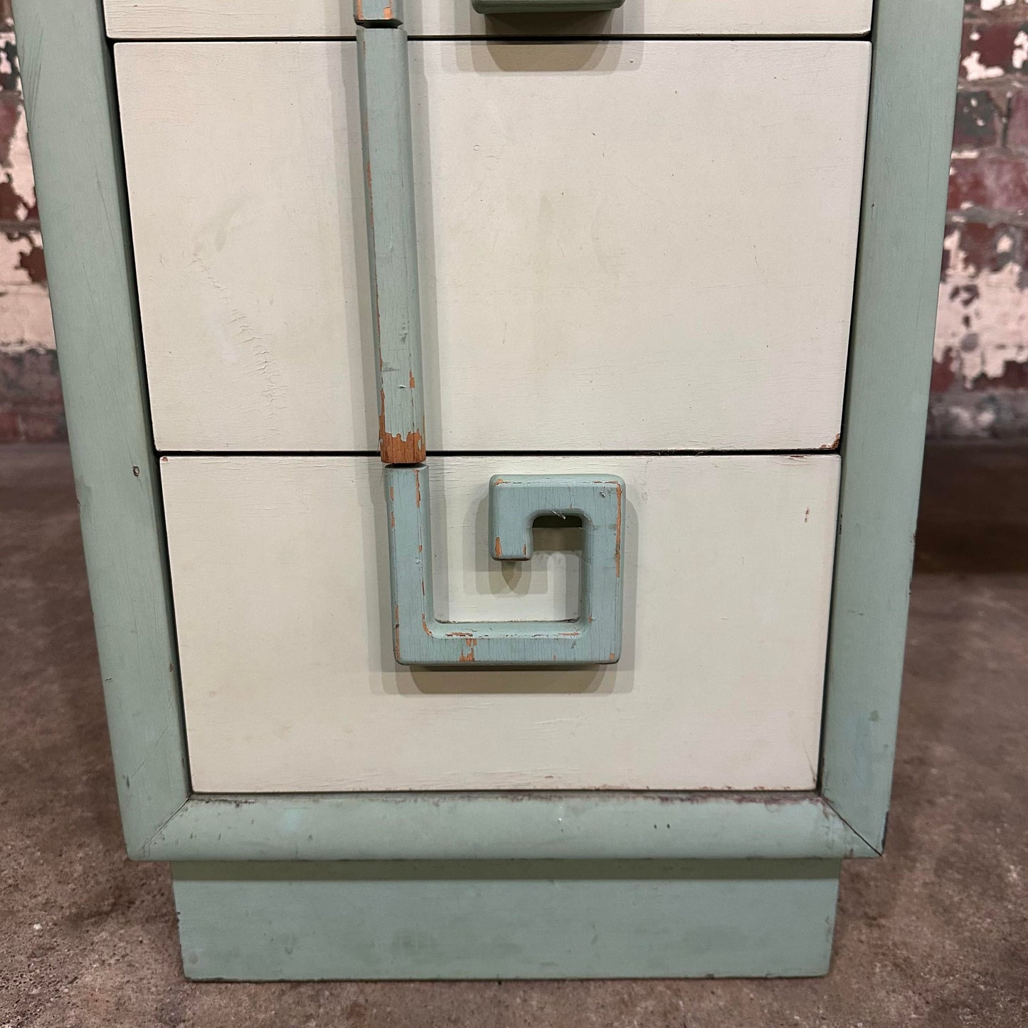 Kittinger Mandarin Vanity With Mohair Stool