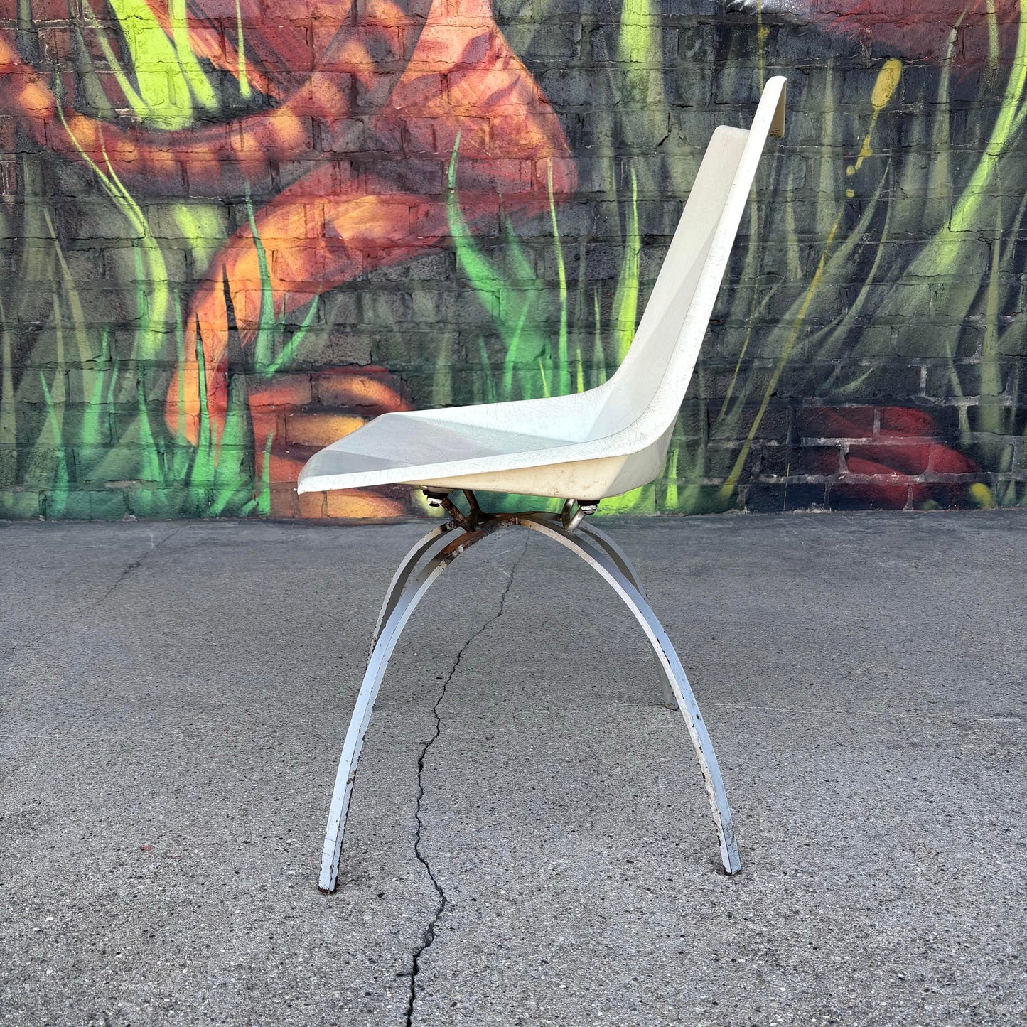 Mid Century Modern Paul McCobb Fiberglass Origami Chair Spider Base