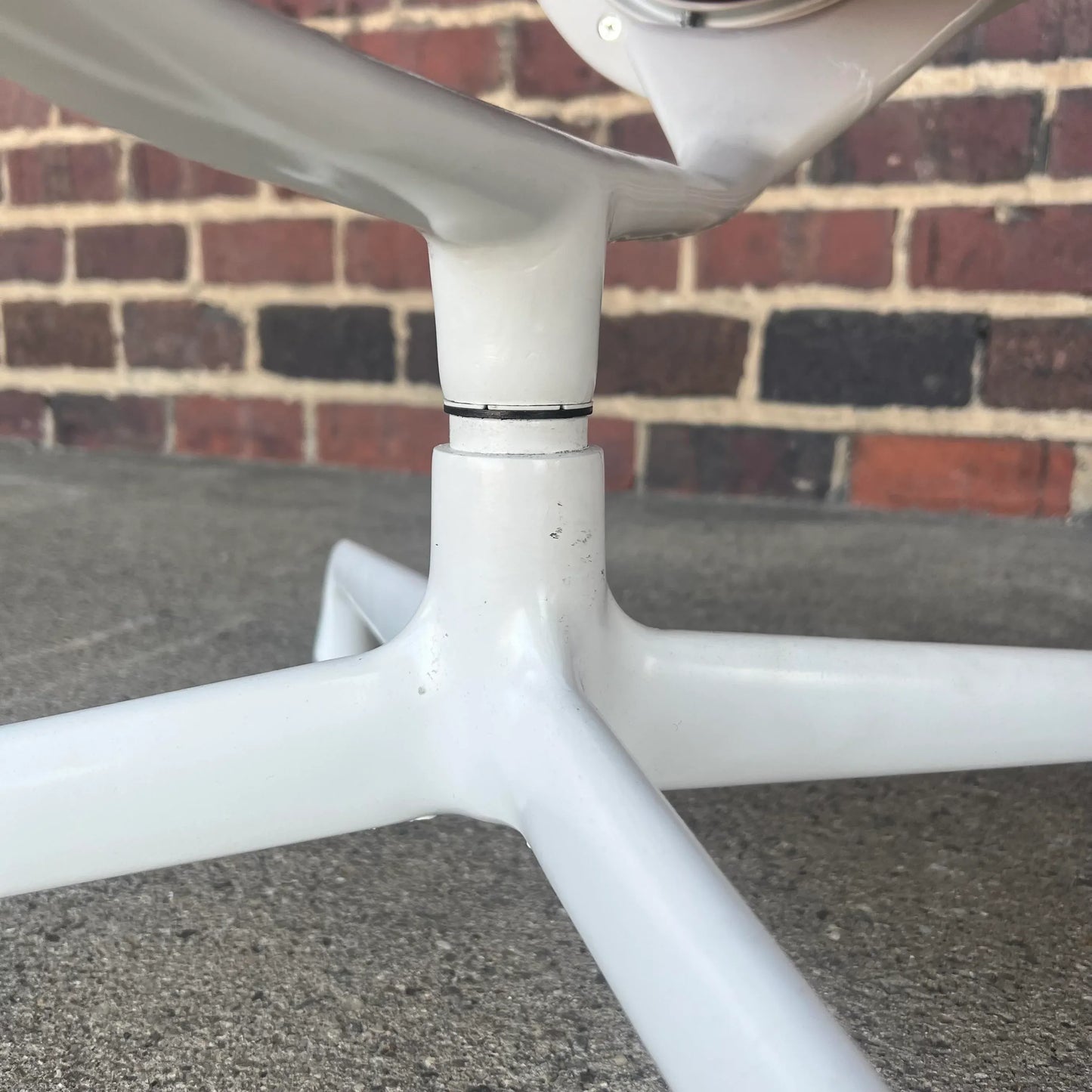 Pair of Eames Herman Miller Aluminum Group Lounge Chairs White Frames and Pink Fabric