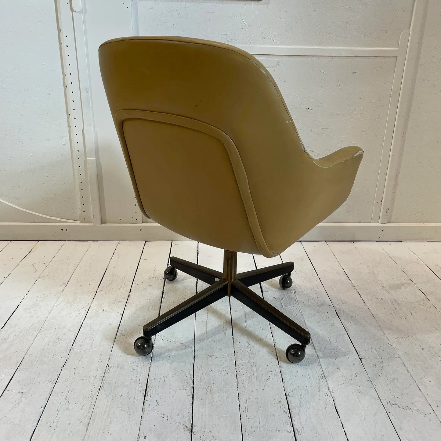 Mid Century Leather Executive Chair by Max Pearson for Knoll