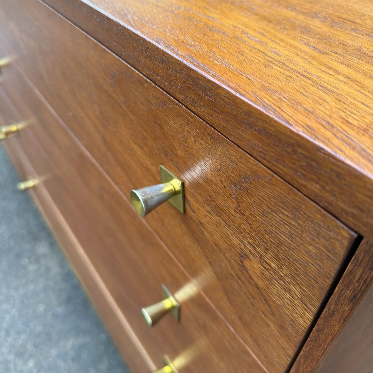 Beautiful R-Way 8 Drawer Dresser With Modern Brass Pulls