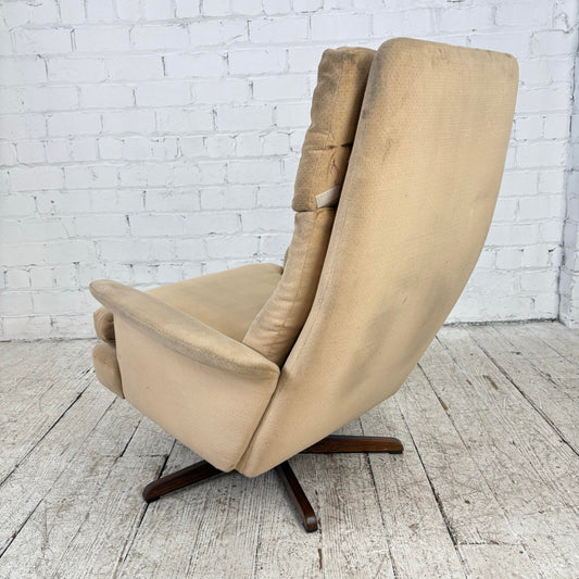 Mid Century Modern Scandinavian Lounge Chair on Rosewood Base Recliner
