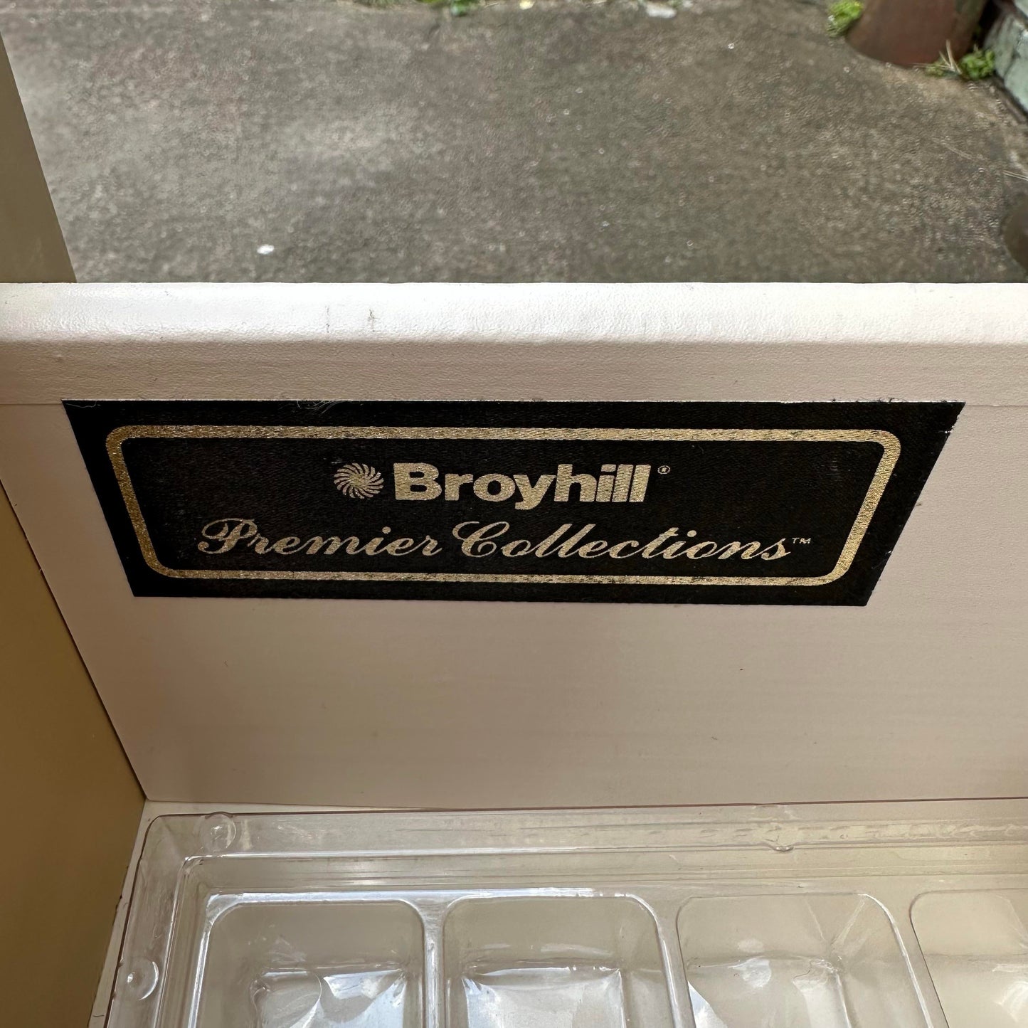 Pair of Broyhill Postmodern Lacquer Cream & Gold Nightstands