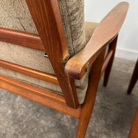 Pair of Hans Wegner Ge-270 Lounge Chairs by Getama